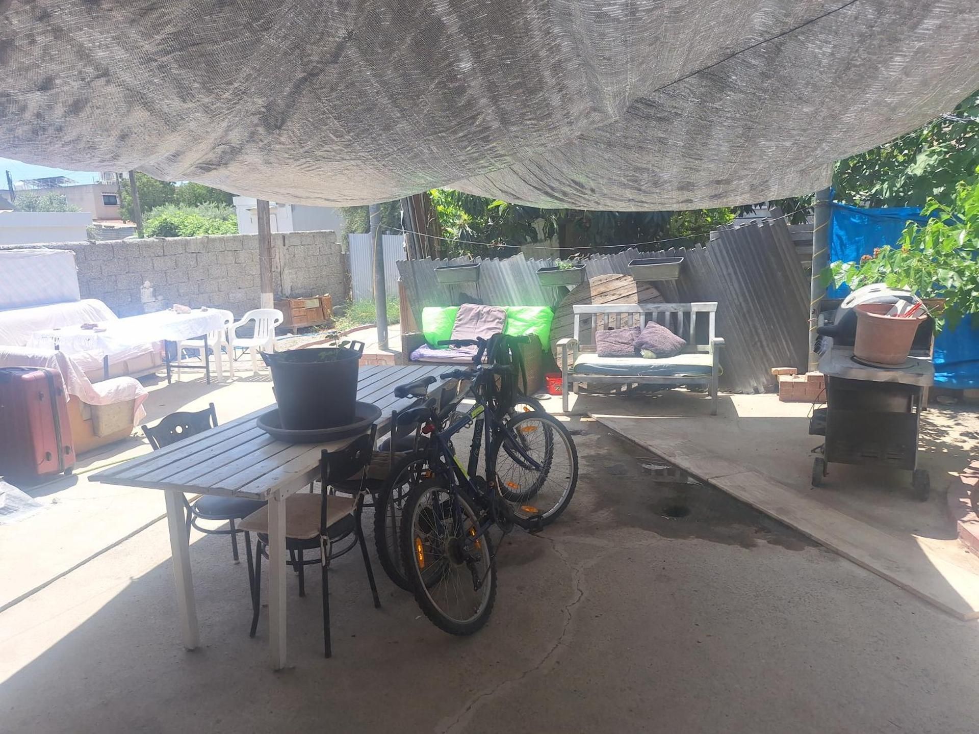 Room with private entrance from outside, traditional house