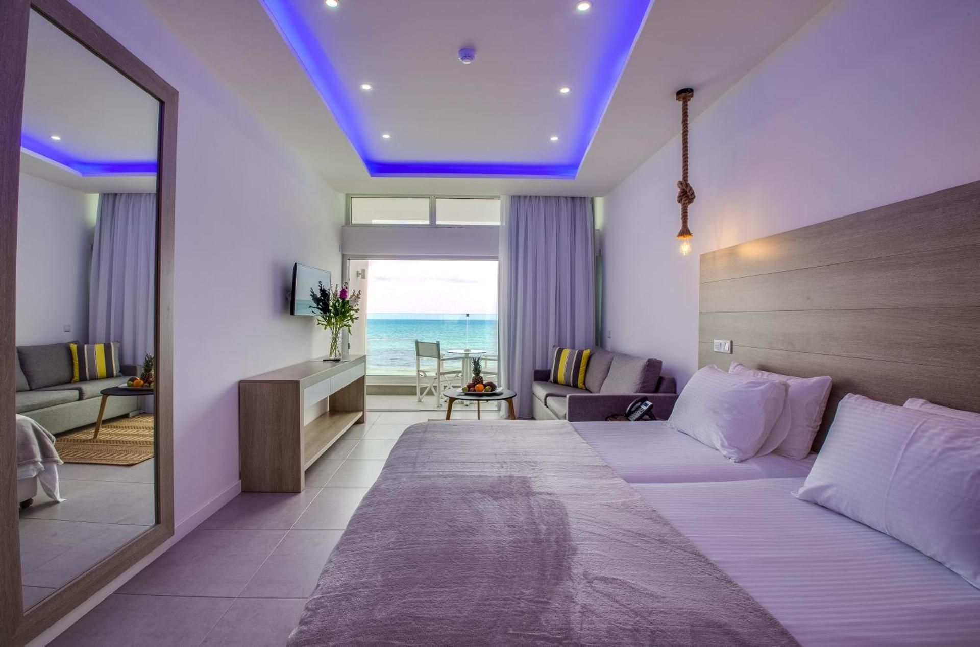 Deluxe Double Room with Balcony and Sea View