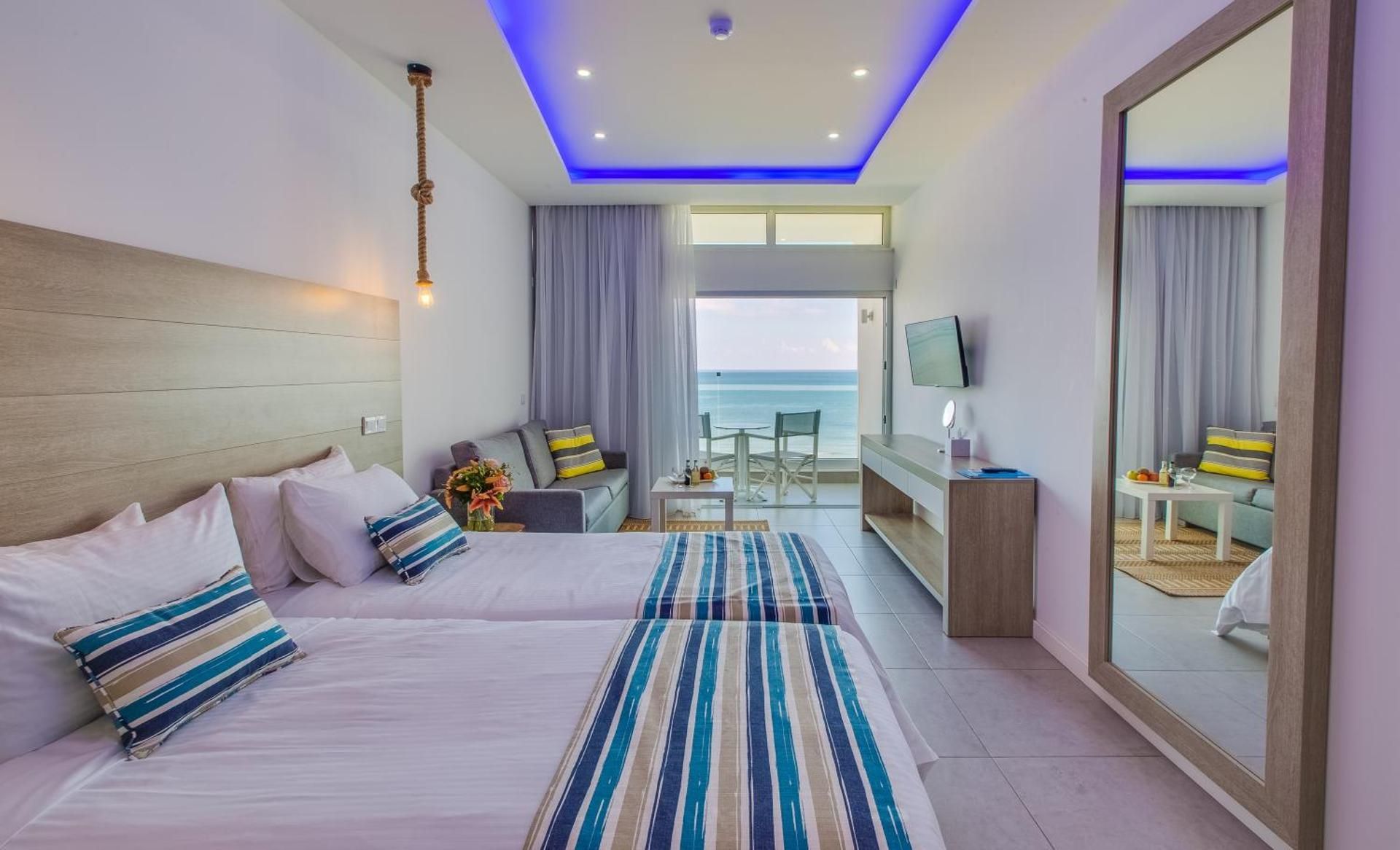 Deluxe Double Room with Balcony and Sea View
