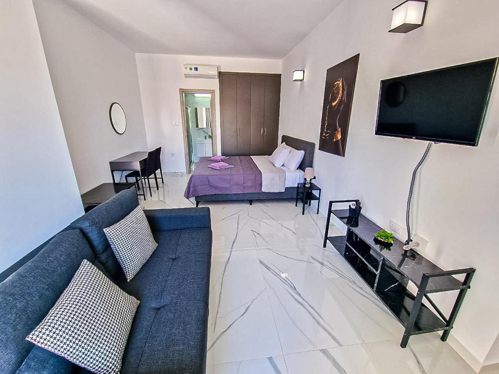 Deluxe Apartment