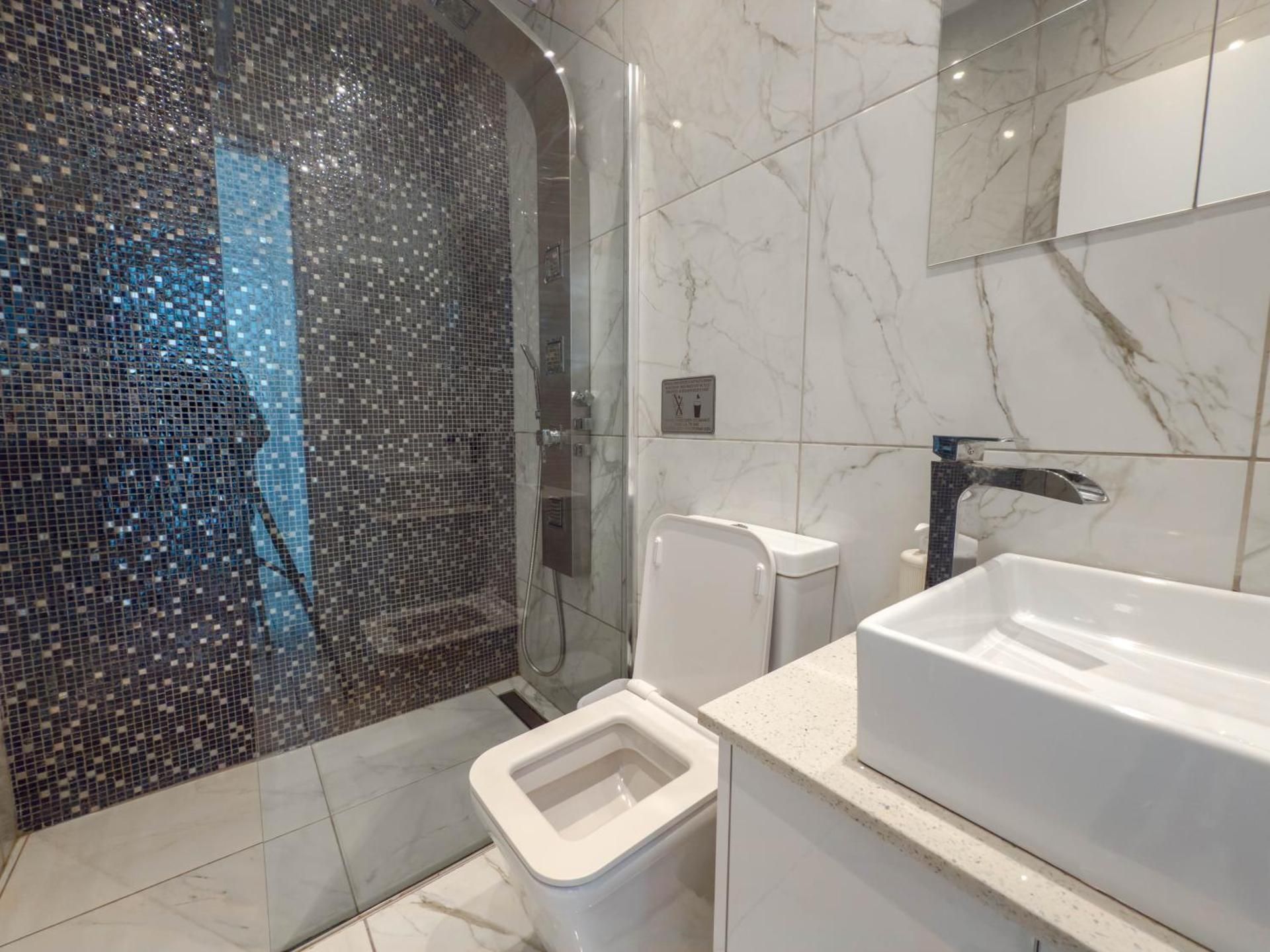 Studio with Spa Bath