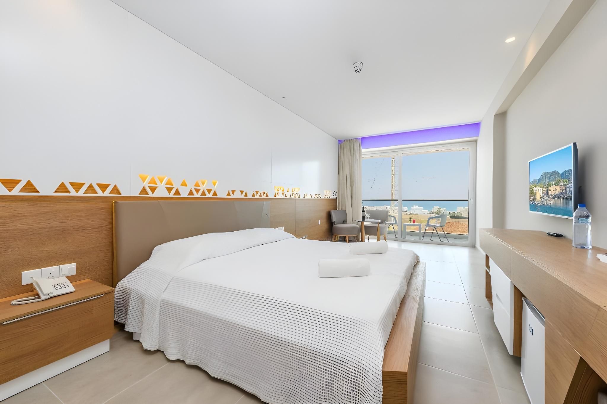 Deluxe Double or Twin Room with Inland View