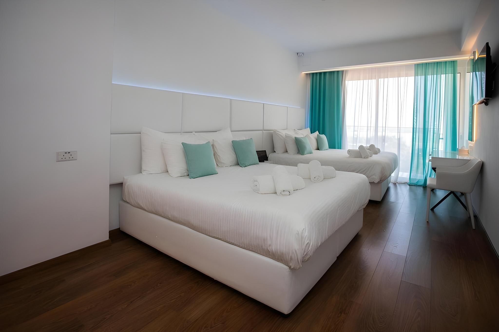 Deluxe Double Partial Sea View