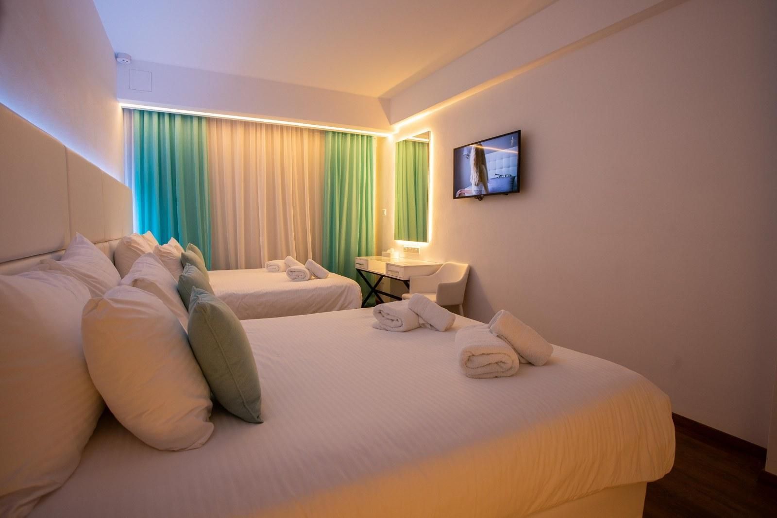 Deluxe Twin Partial Sea View