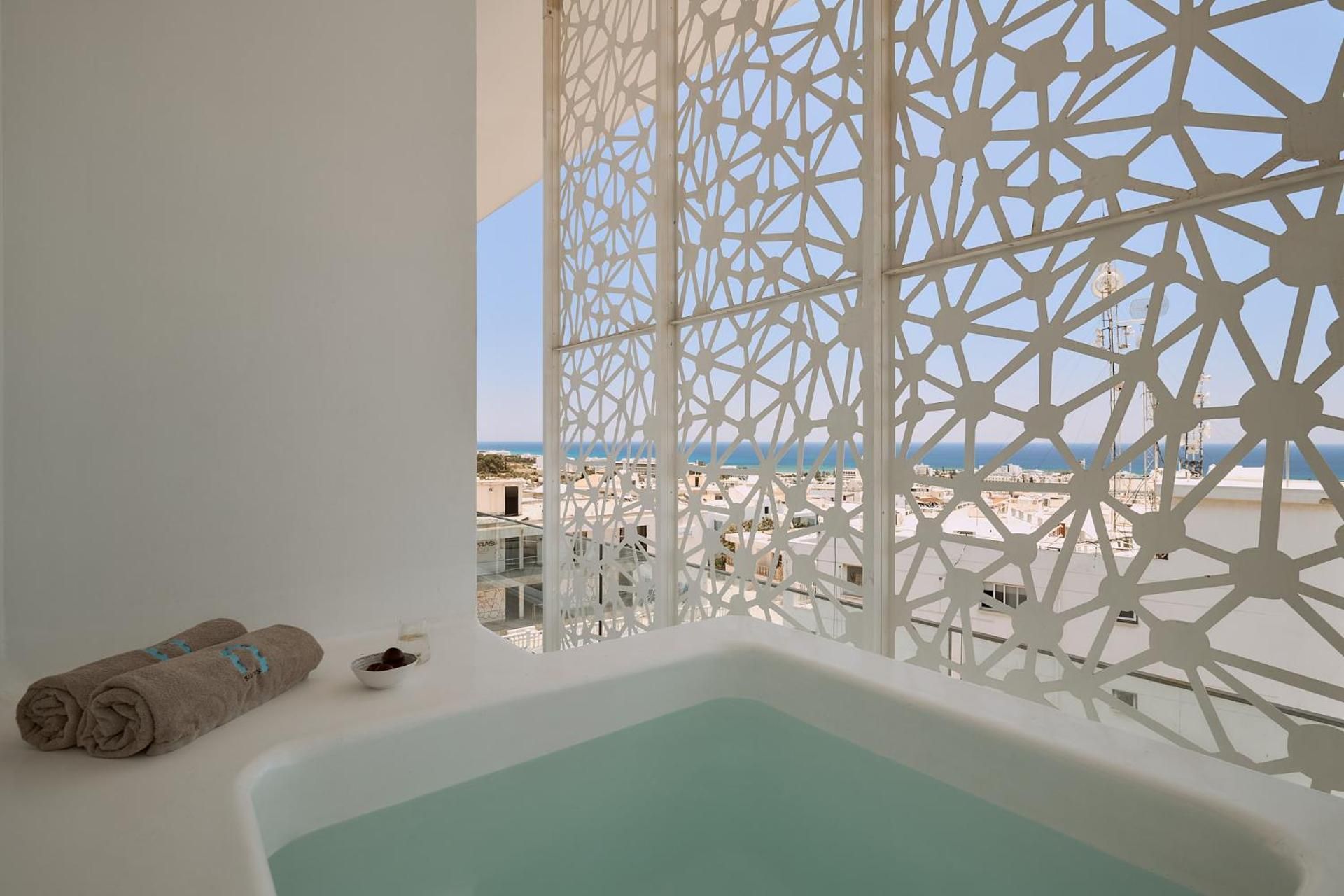 Deluxe Two-Bedroom Suite with Sea View & Jaccuzi