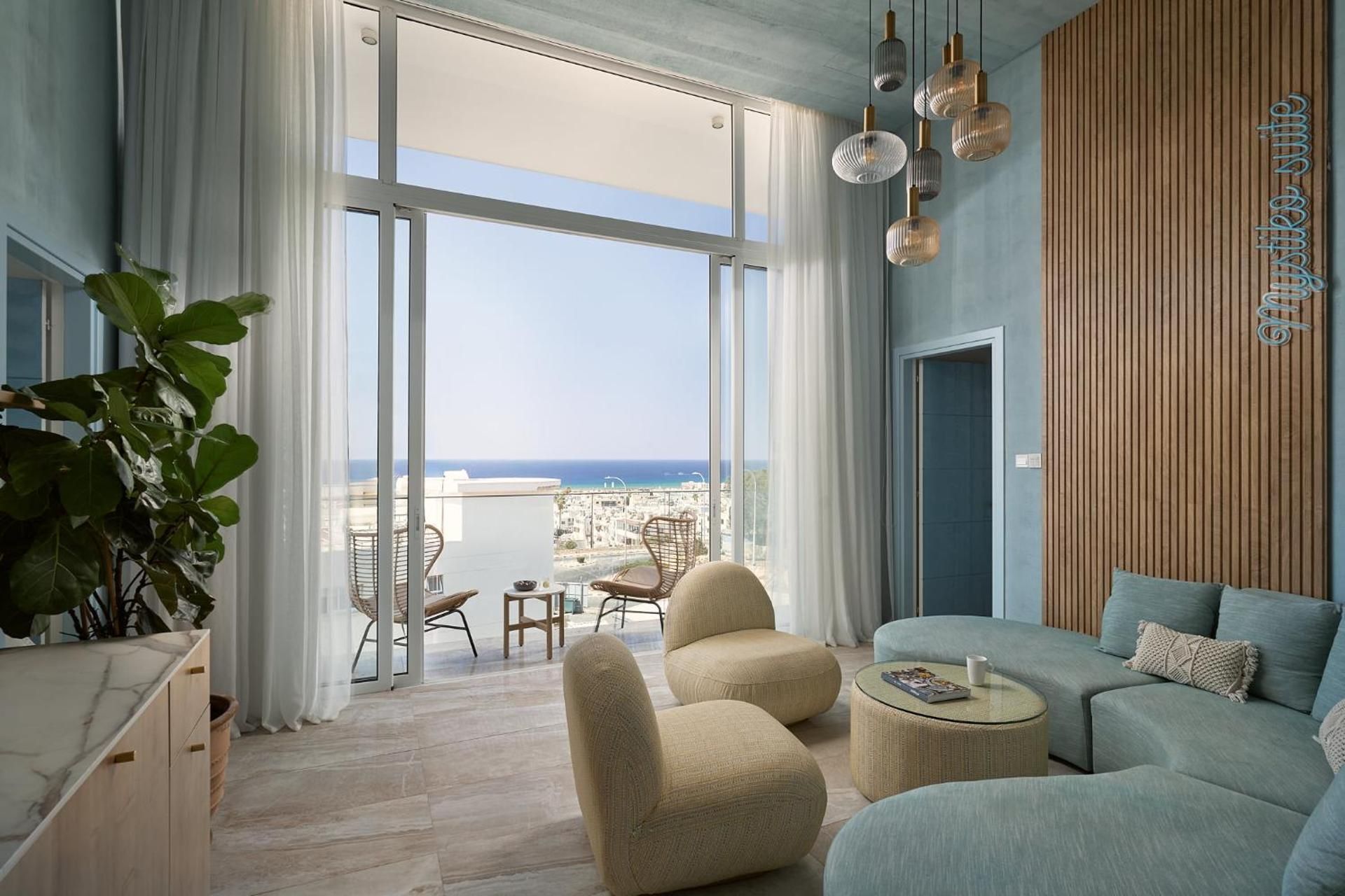 Deluxe Two-Bedroom Suite with Sea View & Jaccuzi