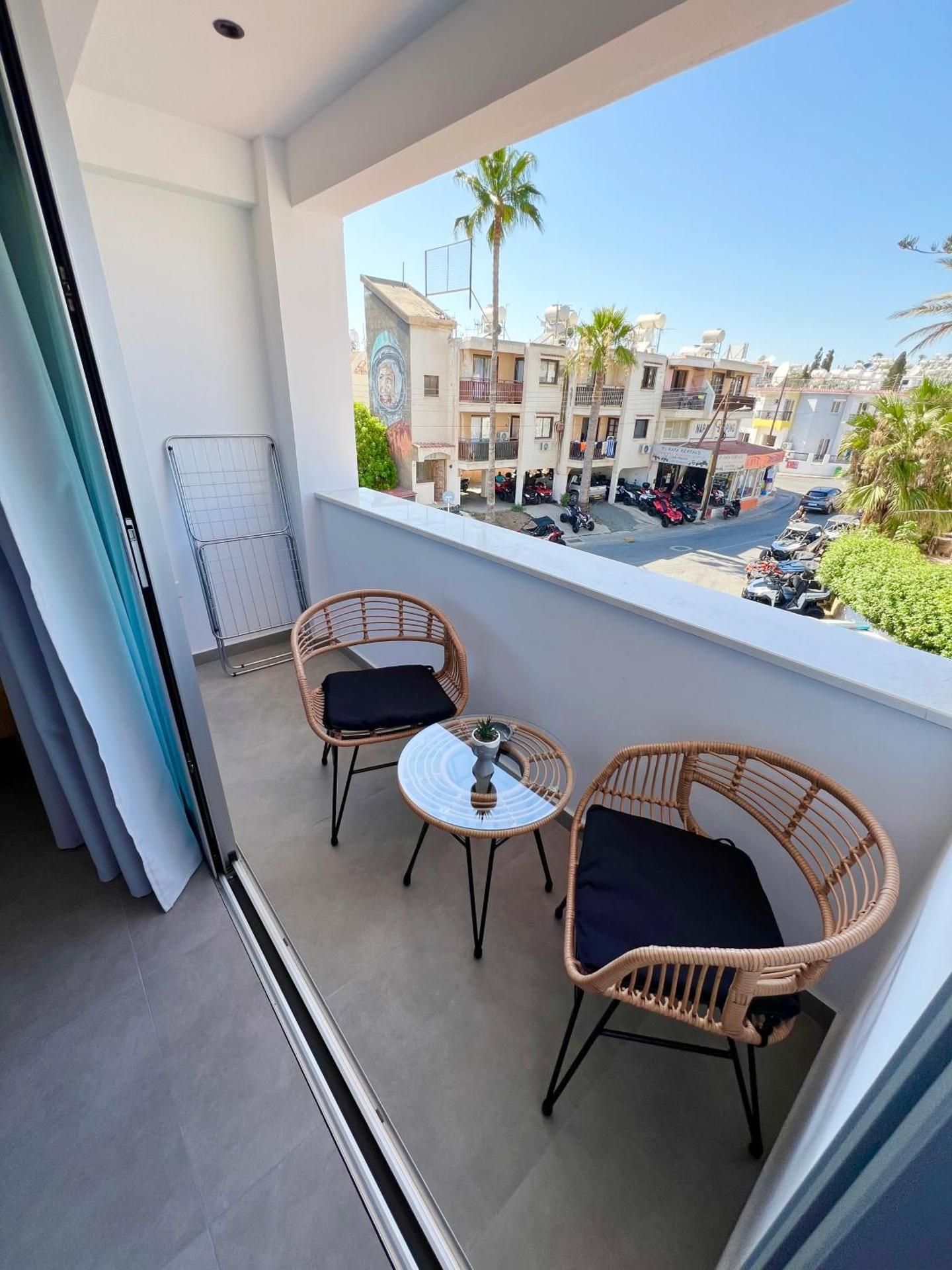 Deluxe One-Bedroom Apartment