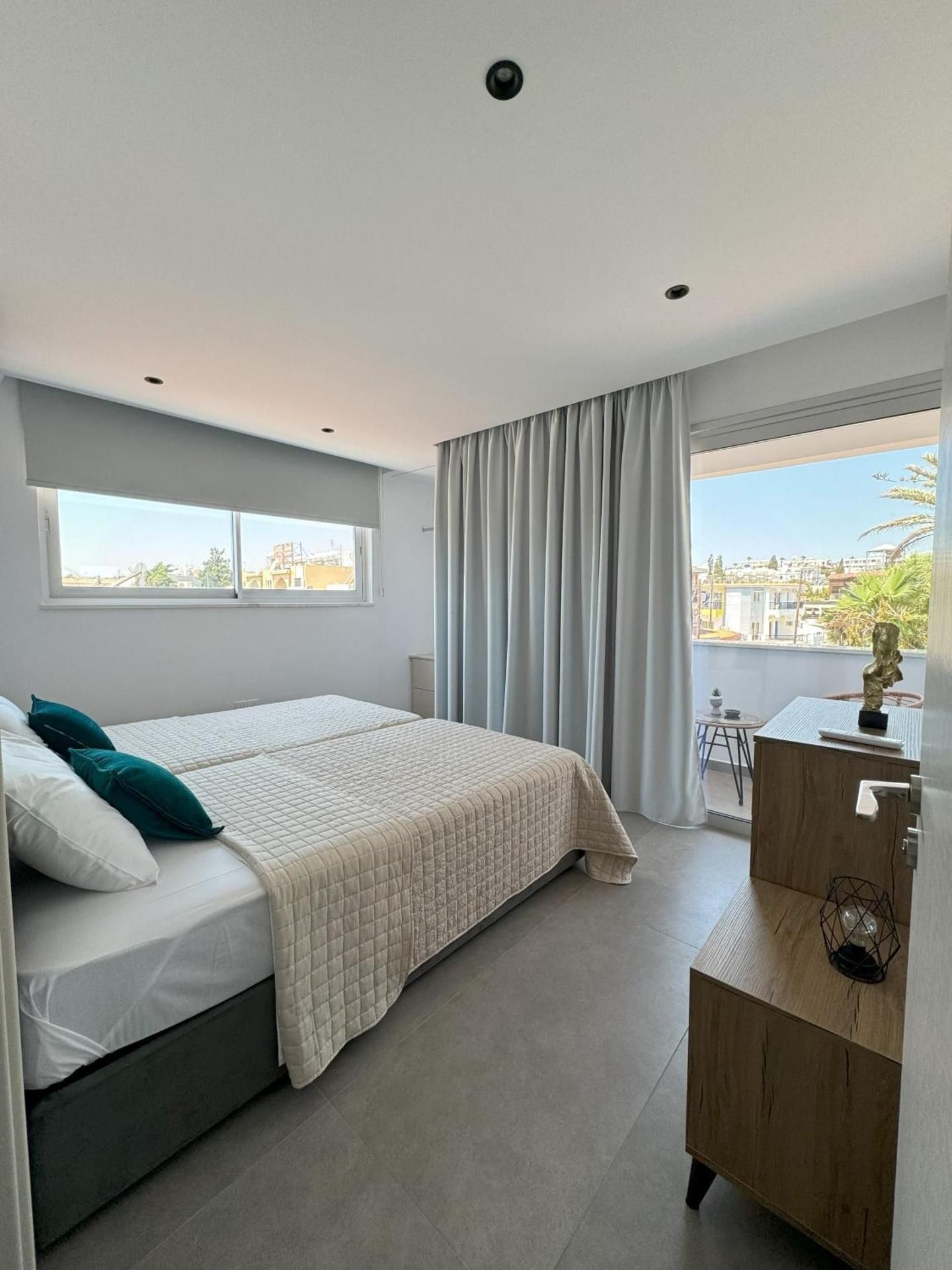 Superior One-Bedroom Apartment