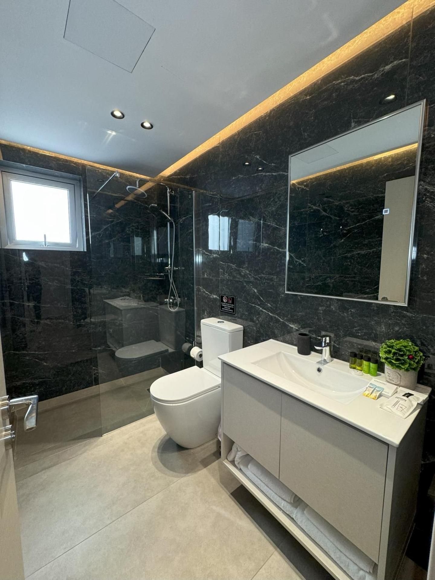 Superior One-Bedroom Apartment