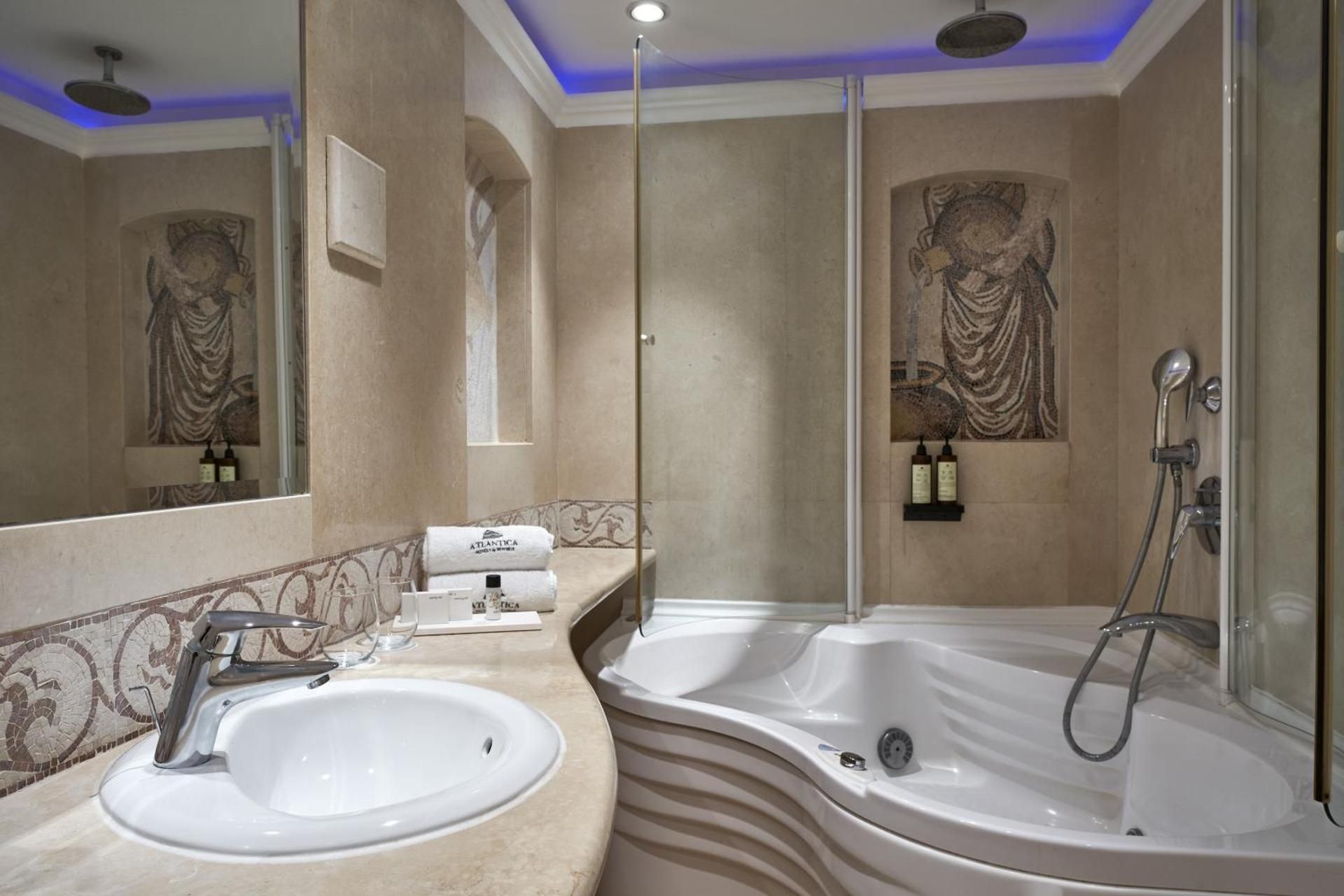 Premium One Bedroom Suite Swim up
