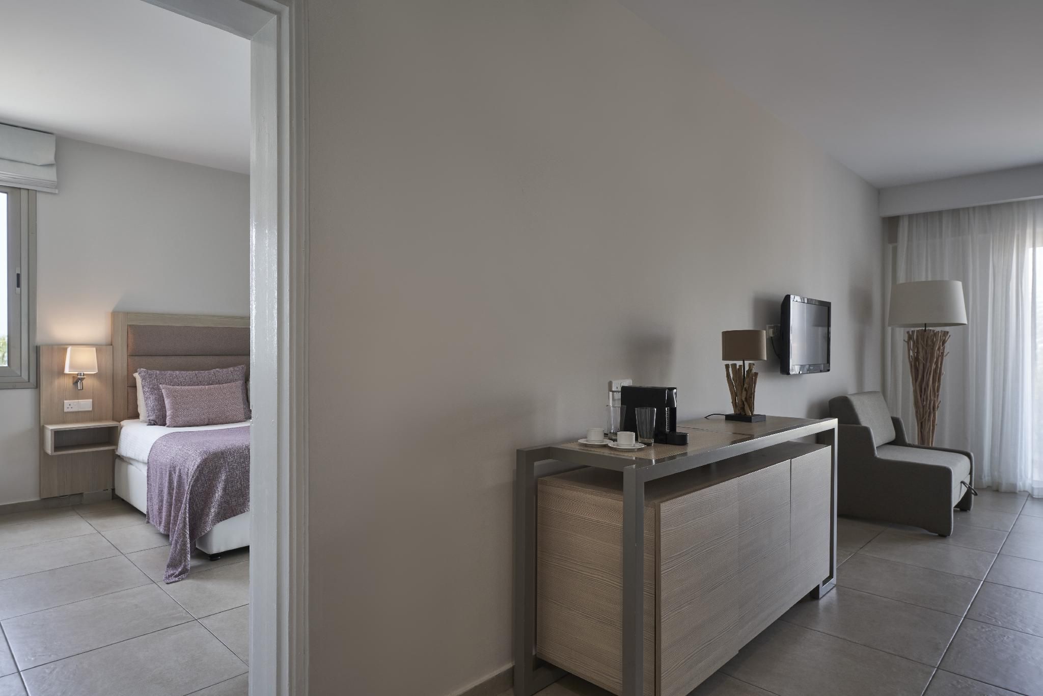 1-Bedroom Inland View Family Suite