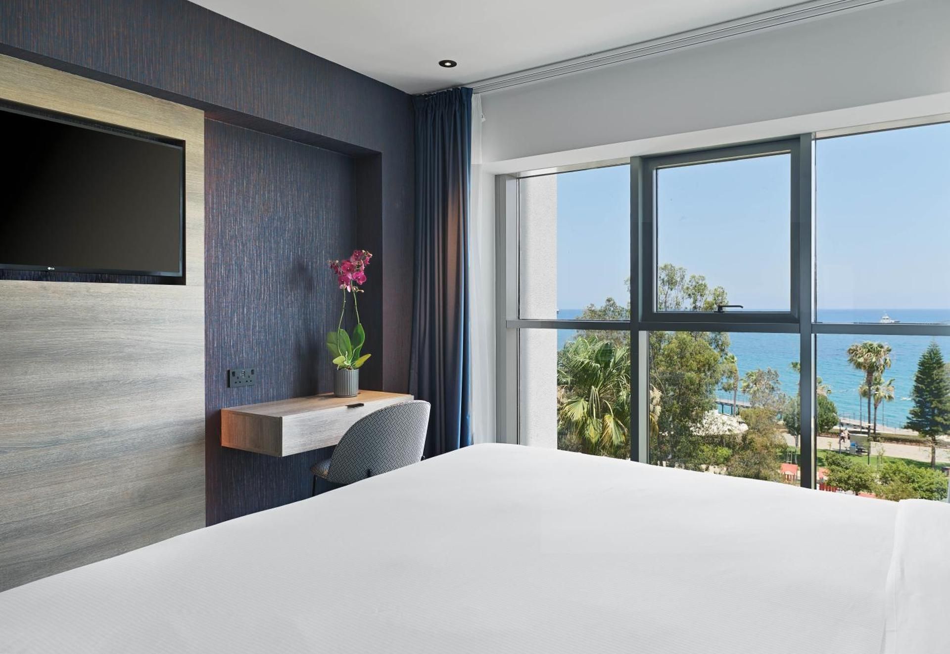 Space Executive Room Front Sea View