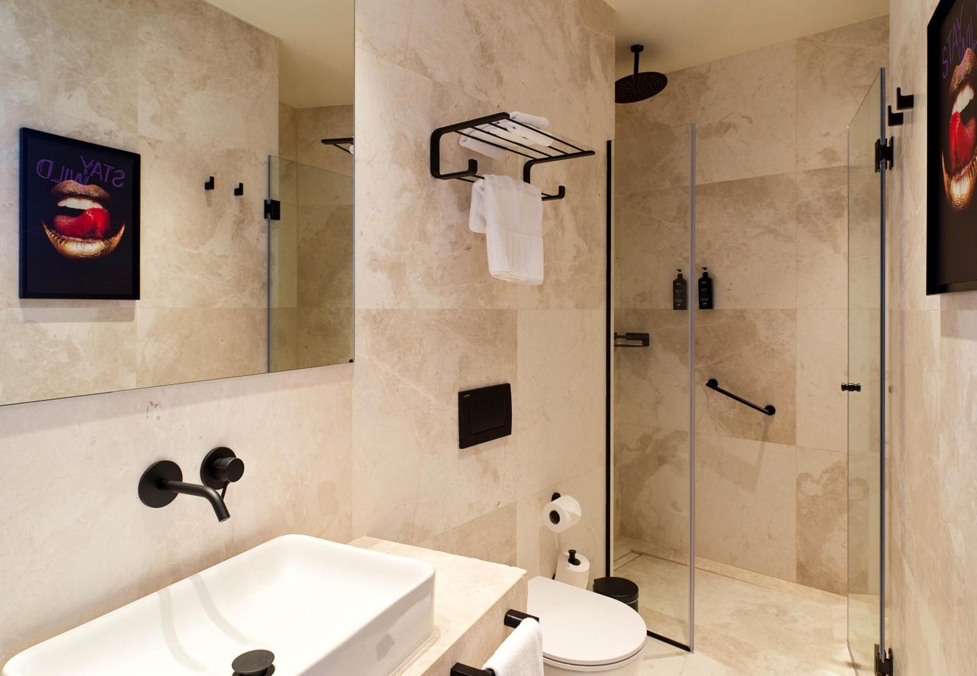 Heaven Suite Front Sea View