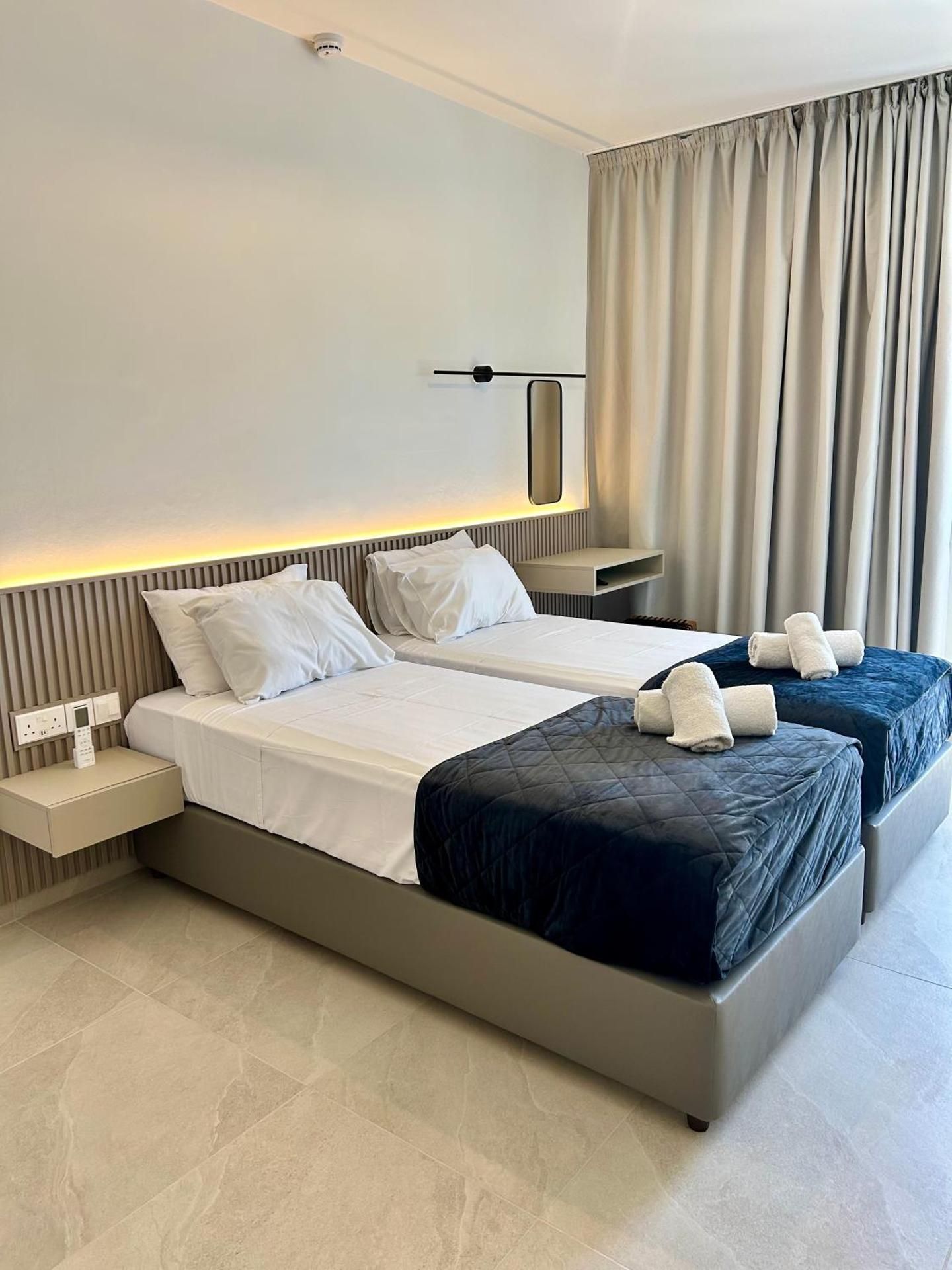 Standard One-Bedroom Apartment with Single Beds
