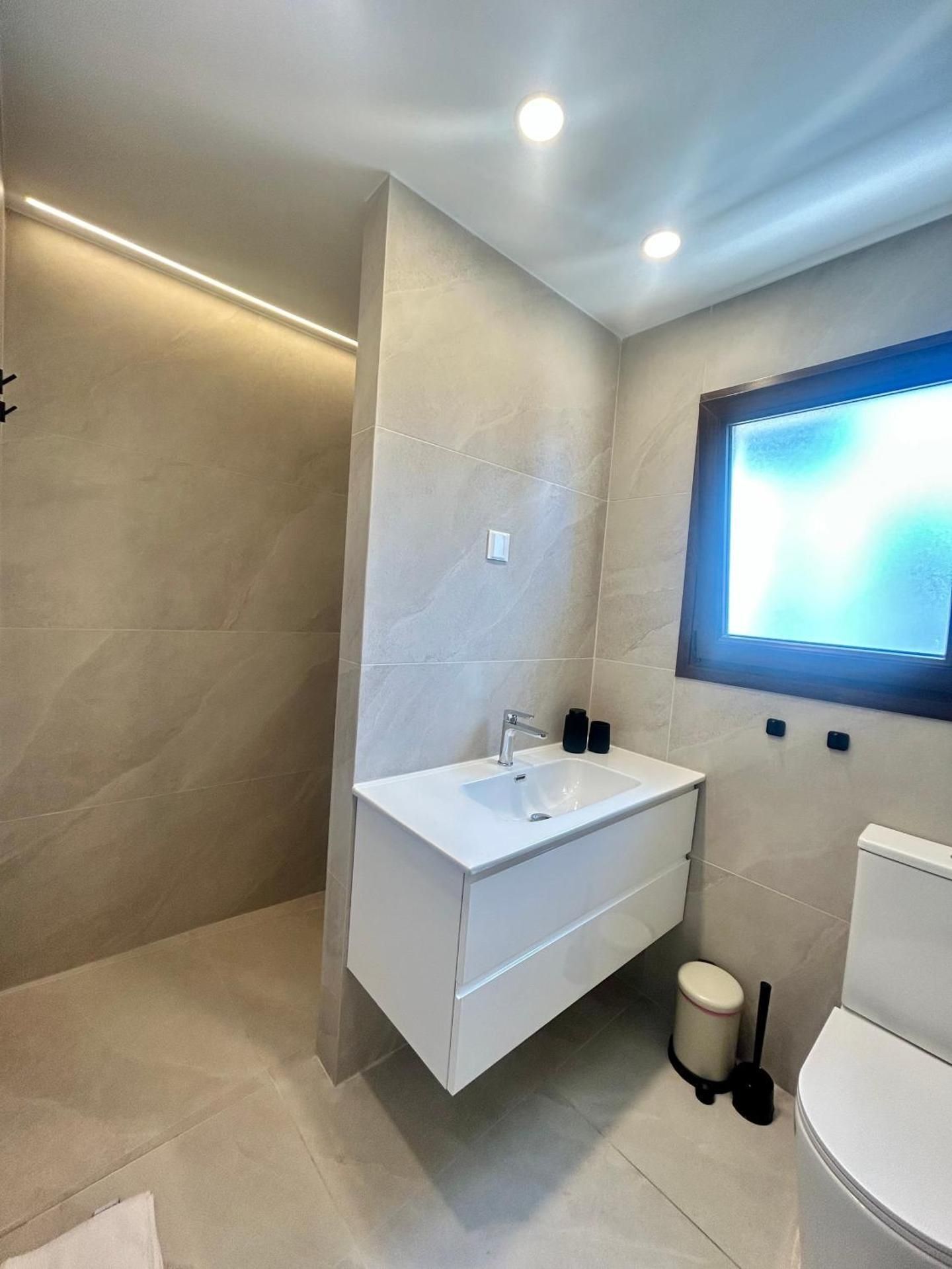 Standard One-Bedroom Apartment with Single Beds