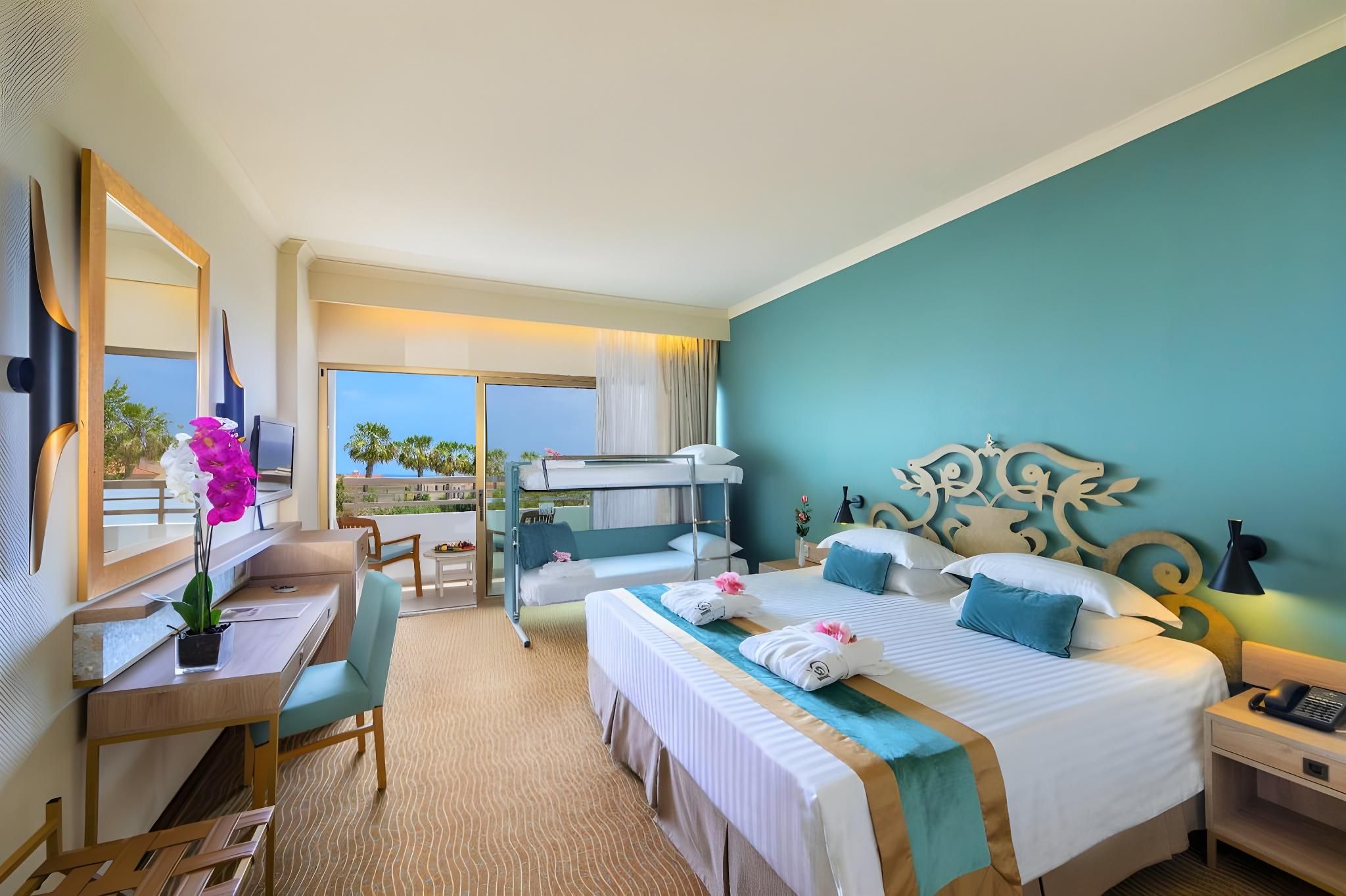 Deluxe Family Room