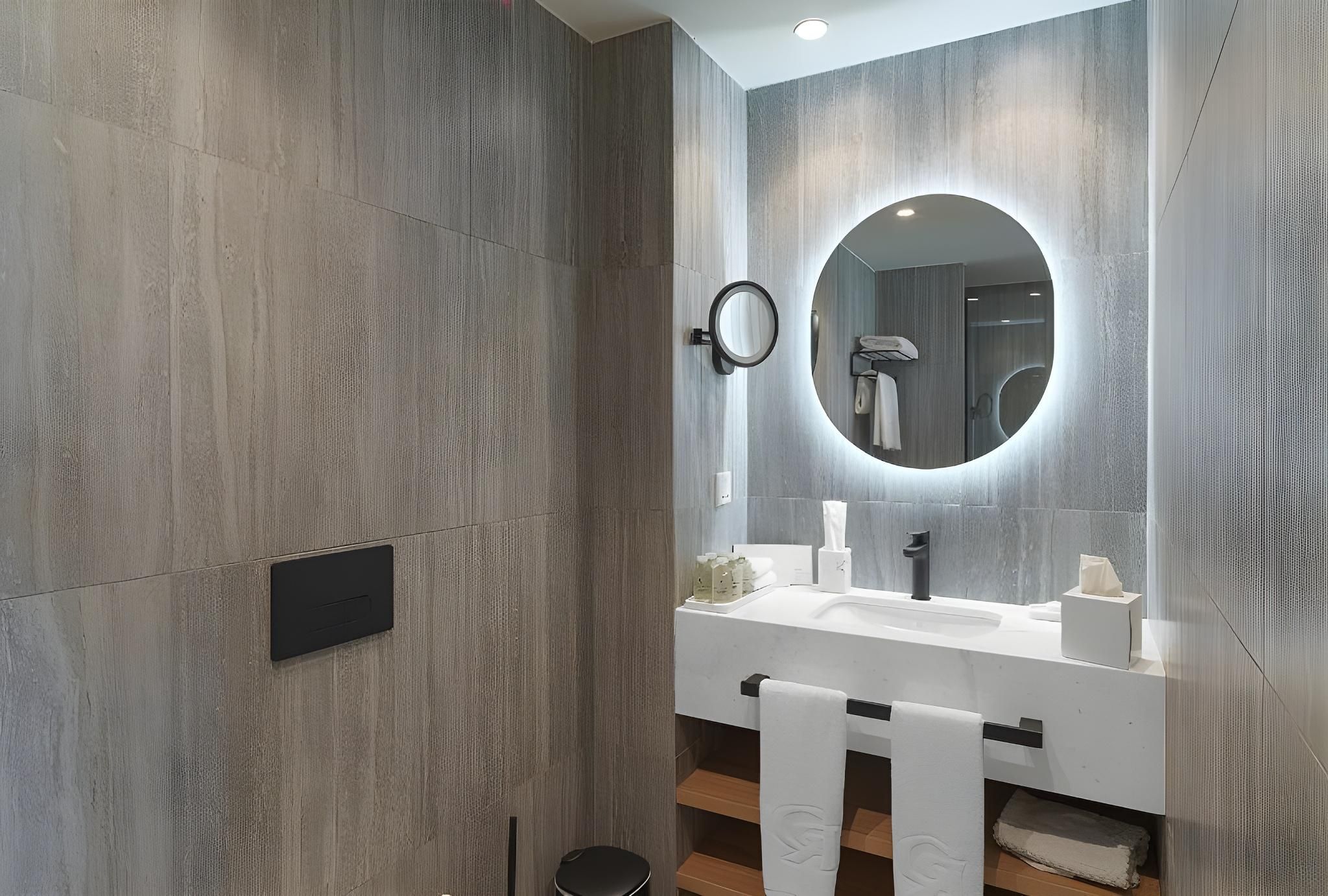 1-Bedroom Signature Sea View Suite