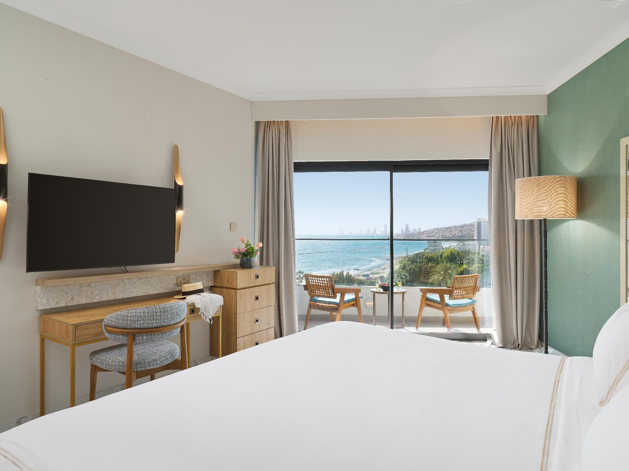 1-Bedroom Signature Sea View Suite with Hot Tub