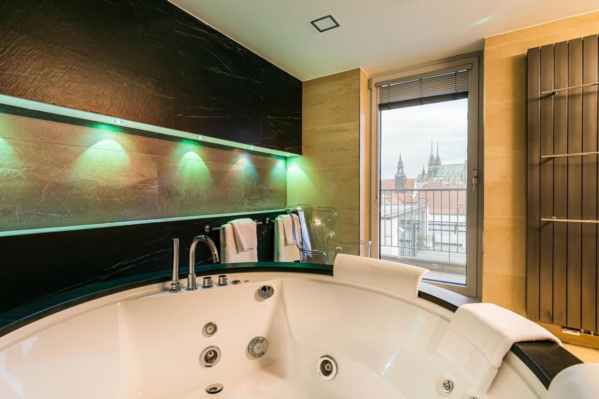 Wellness Suite with private mini Spa