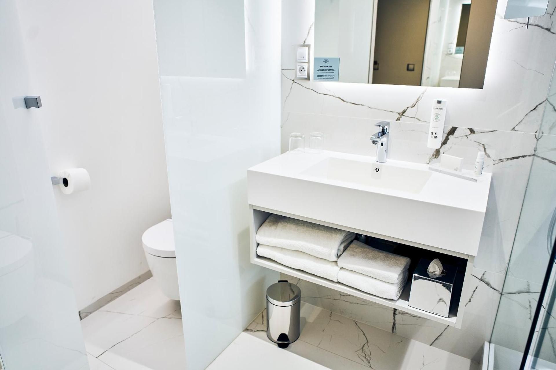 Suite with King or Twin Bed