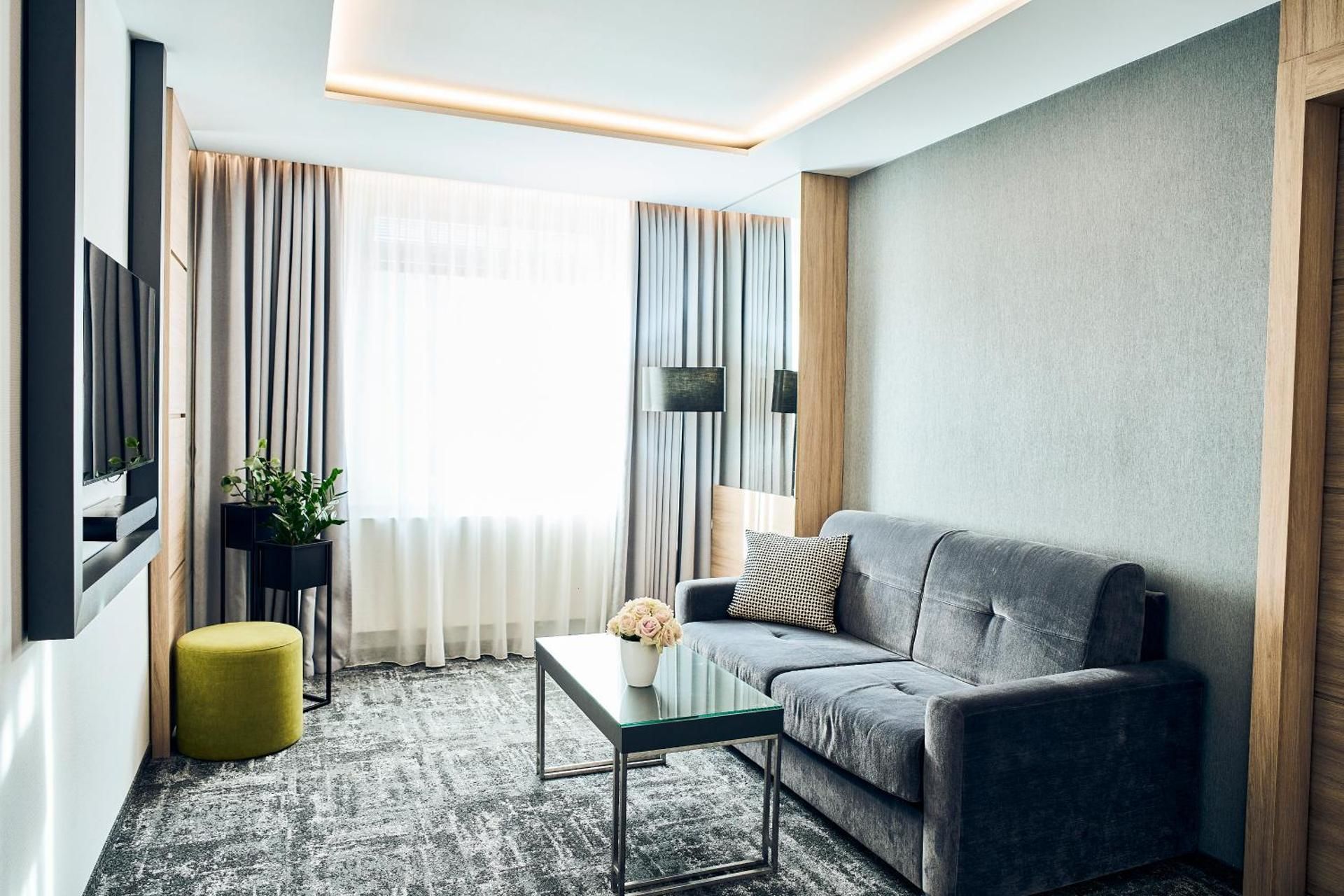 Suite with King or Twin Bed