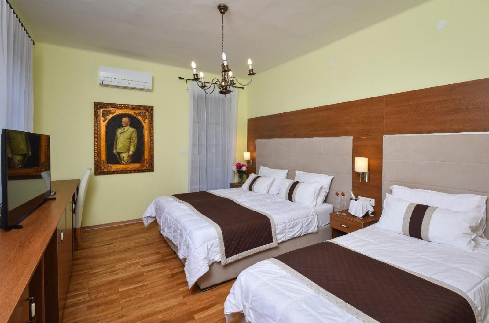 Comfort Triple Room with Balcony and Lake View