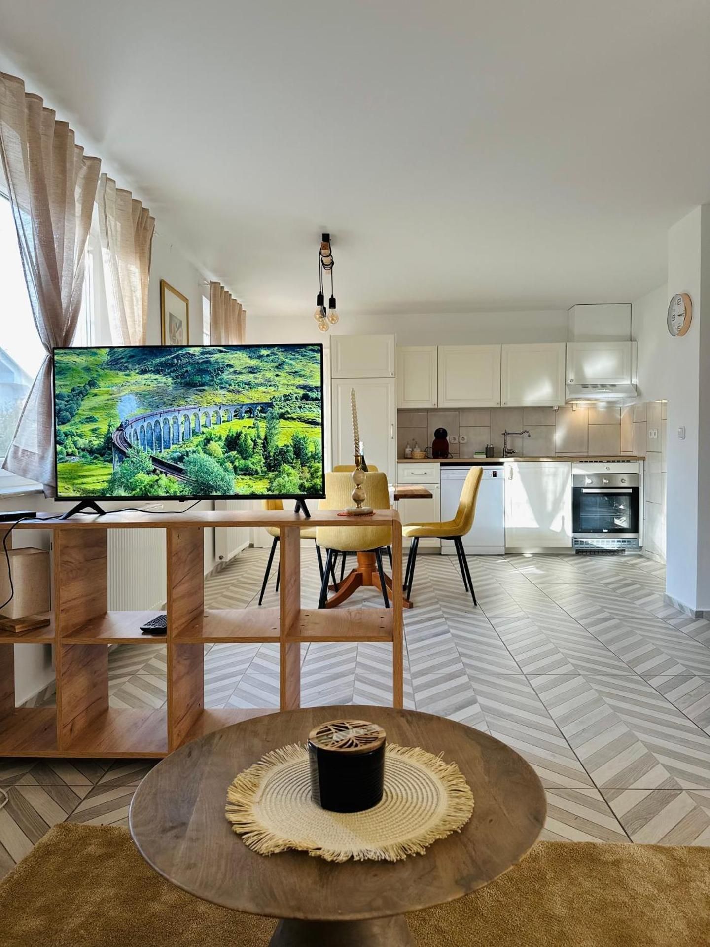 Family Room with Garden View