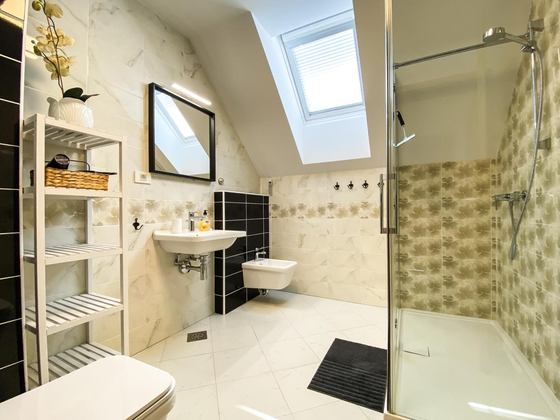 Three-Bedroom Apartment with Terrace and Lake View