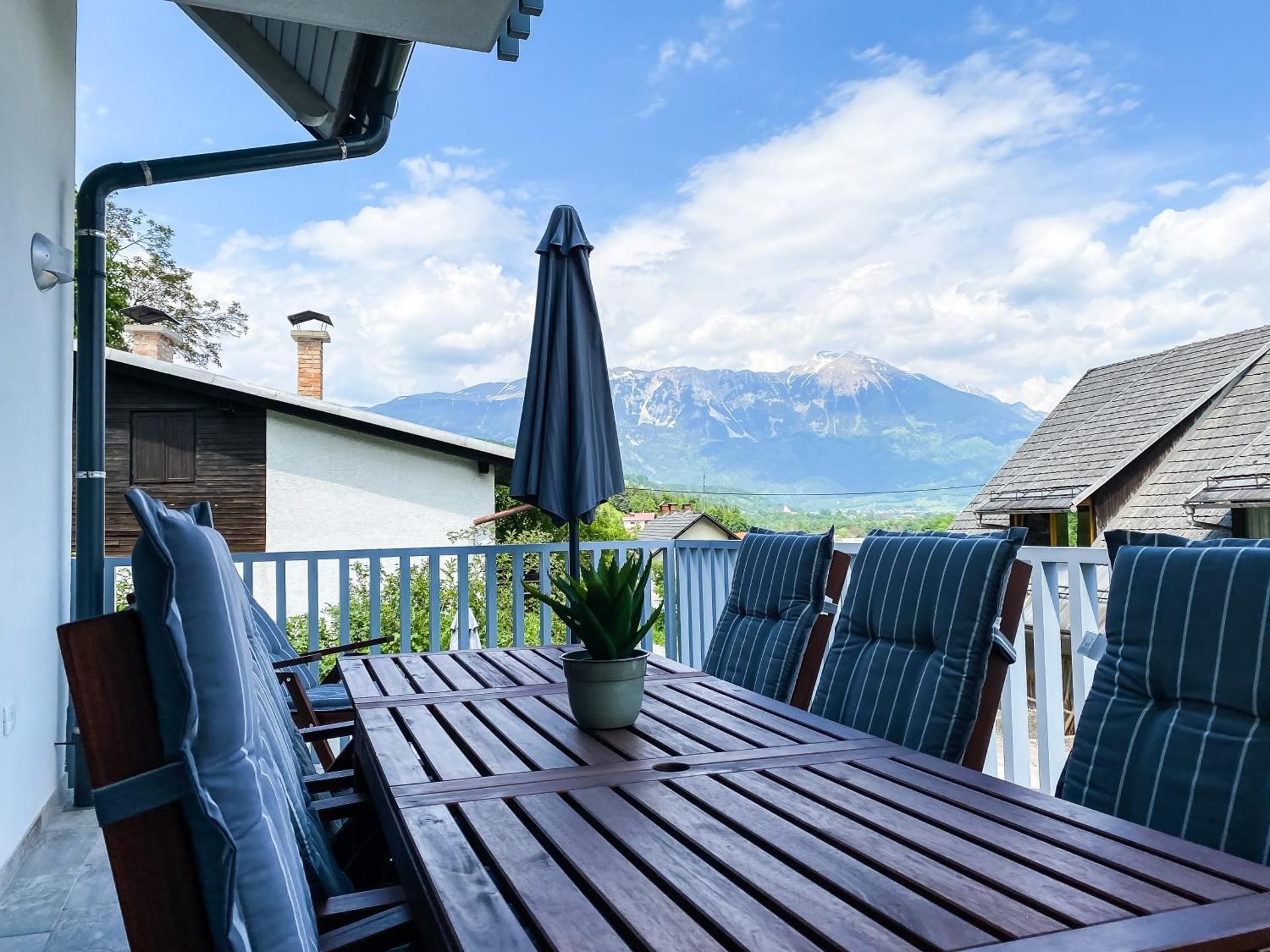 Three-Bedroom Apartment with Terrace and Lake View