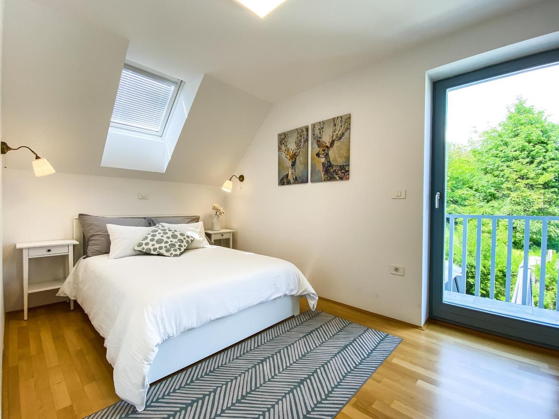 Three-Bedroom Apartment with Terrace and Lake View