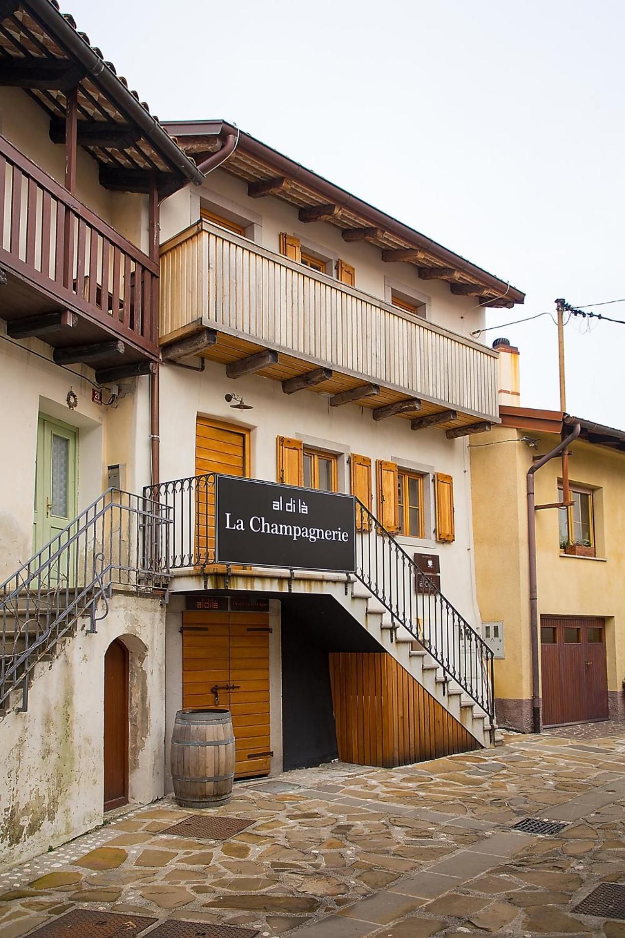 Aldila Art Rooms, Apartment and Vacation House