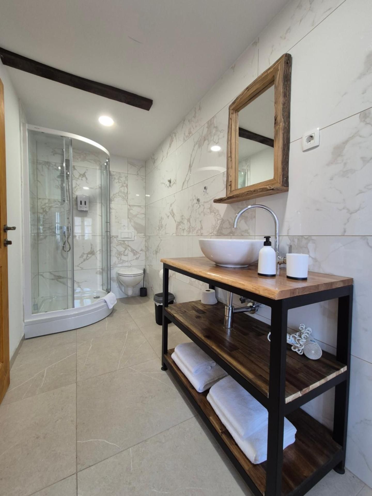 Deluxe Double Room with Shower