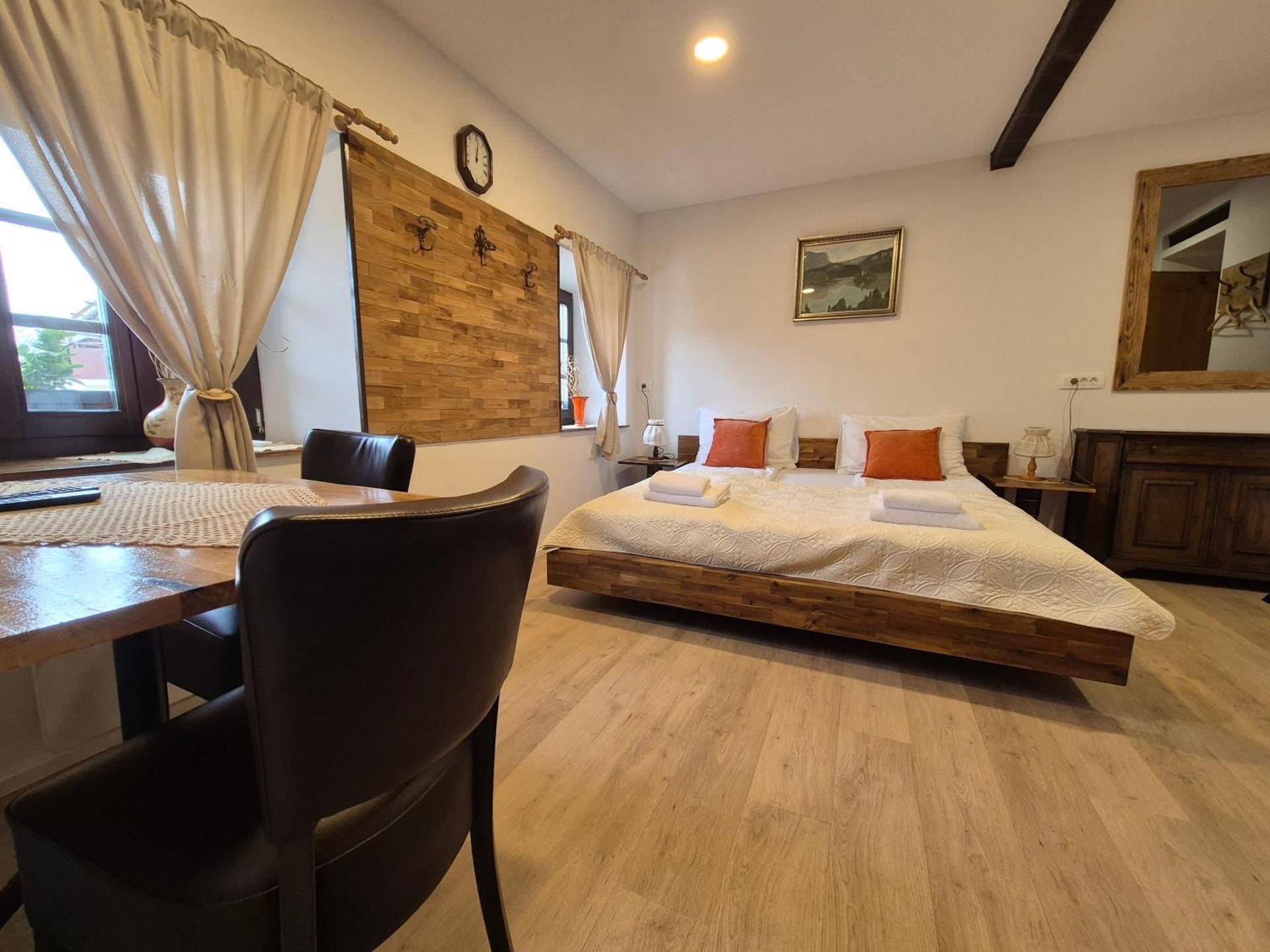 Deluxe Double Room with Shower