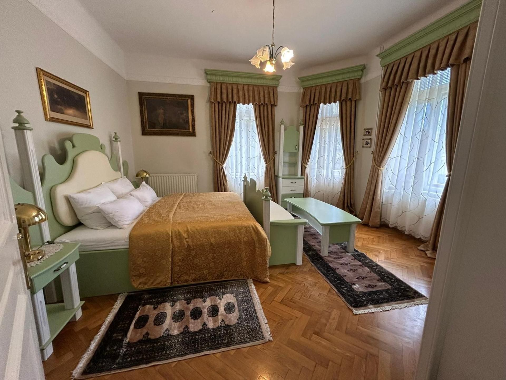 One-Bedroom Apartment with Terrace