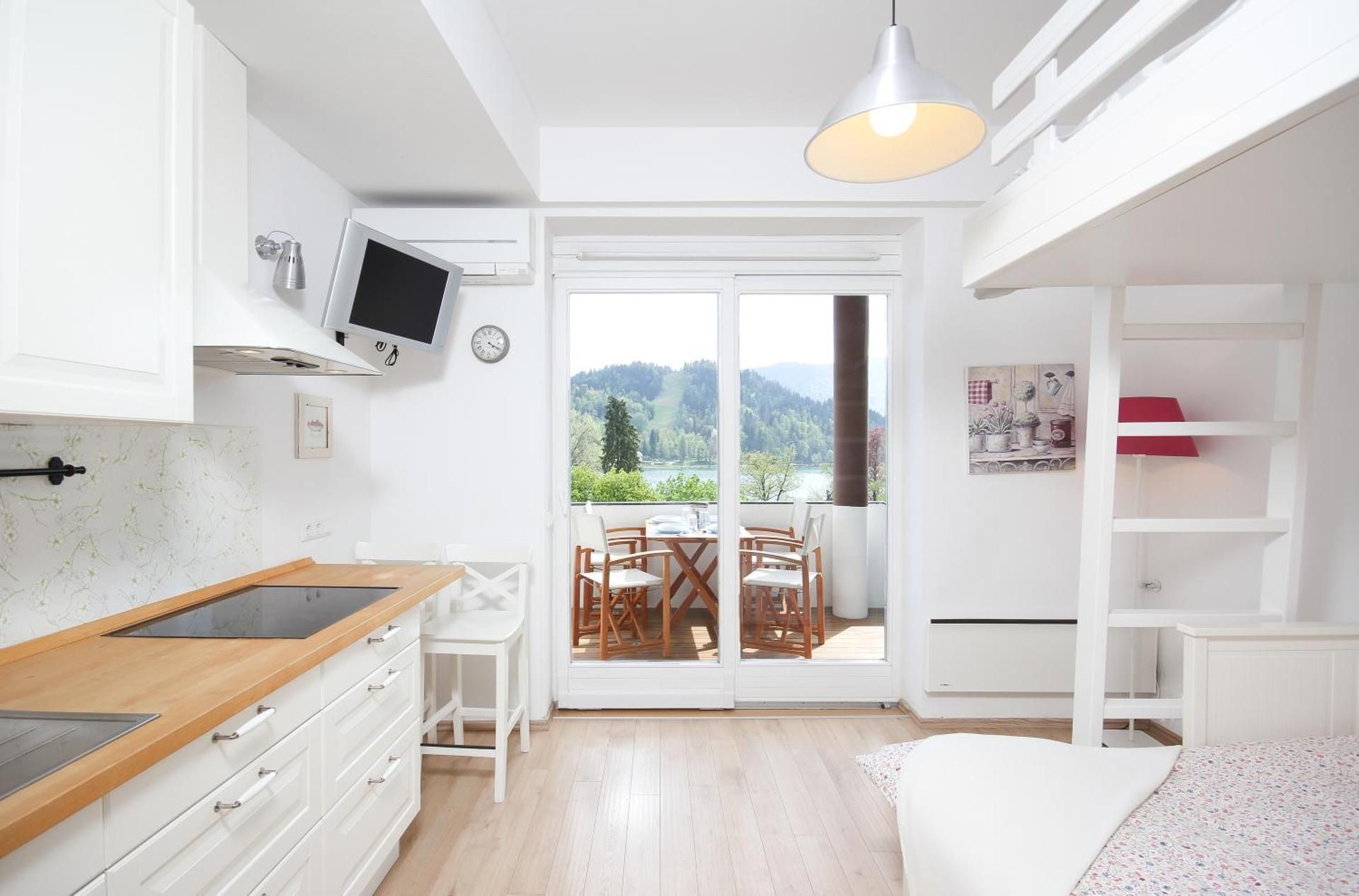 N&J Villa Swan Bled Studio with Lake View 3