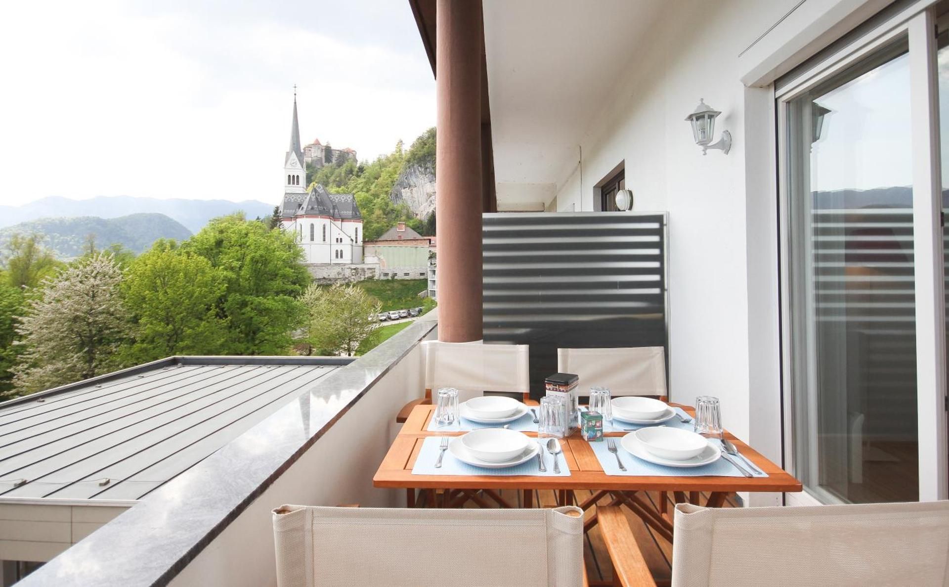 N&J Villa Swan Bled Studio with Lake View