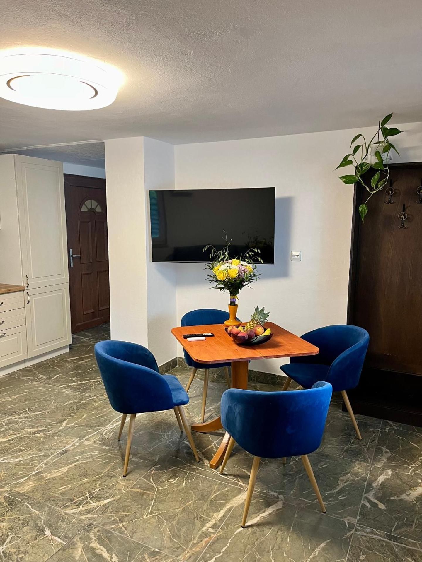 shared lounge/tv area