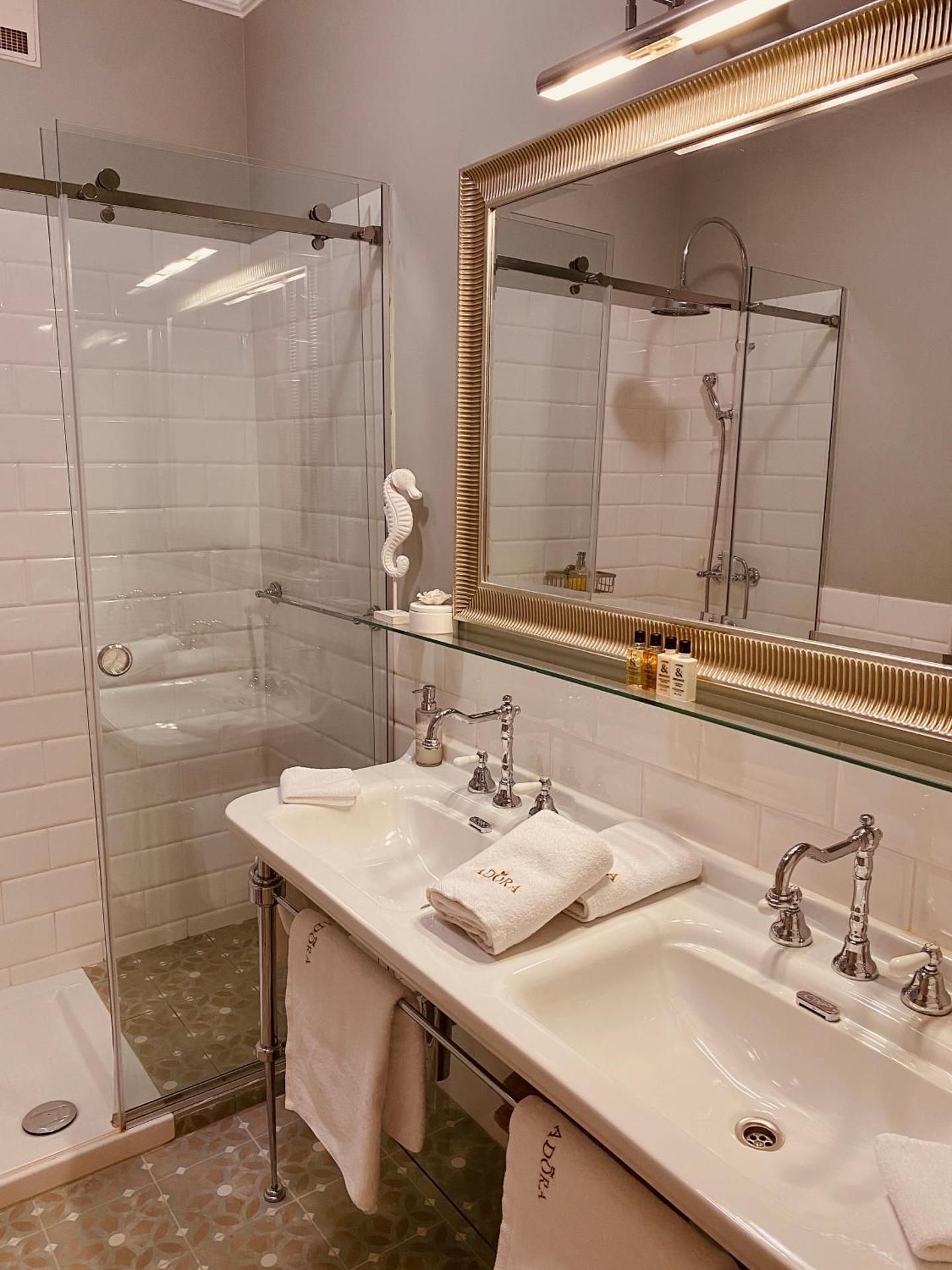 Executive Suite with Lake View