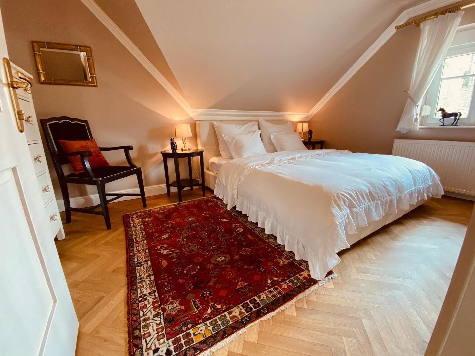 Lake View Suite