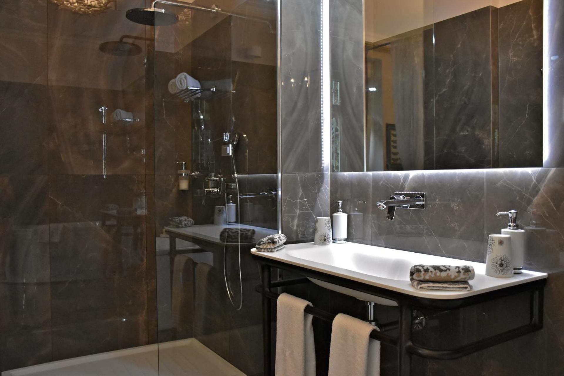 Luxury King Room