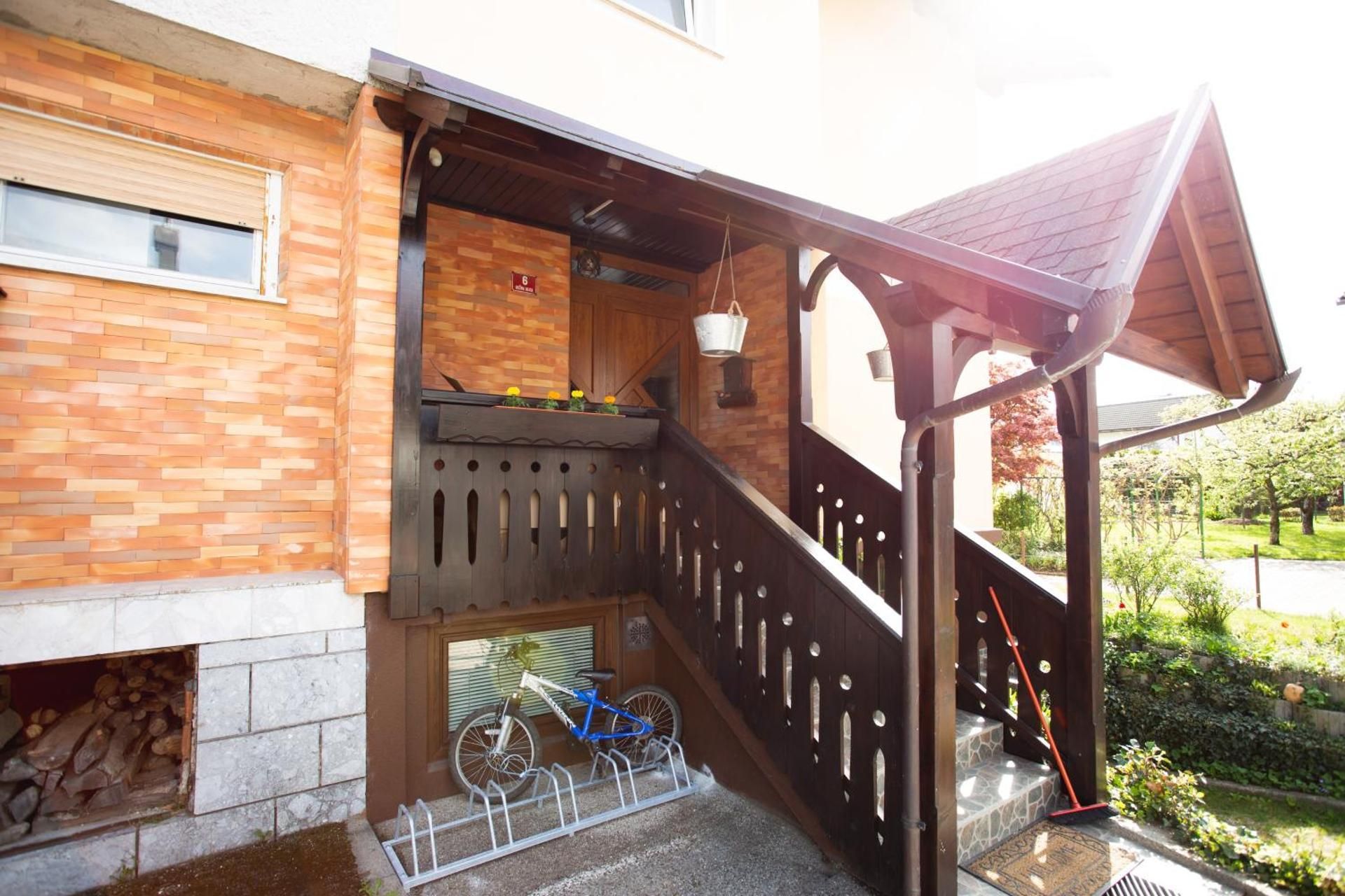 Hostel LakeBled