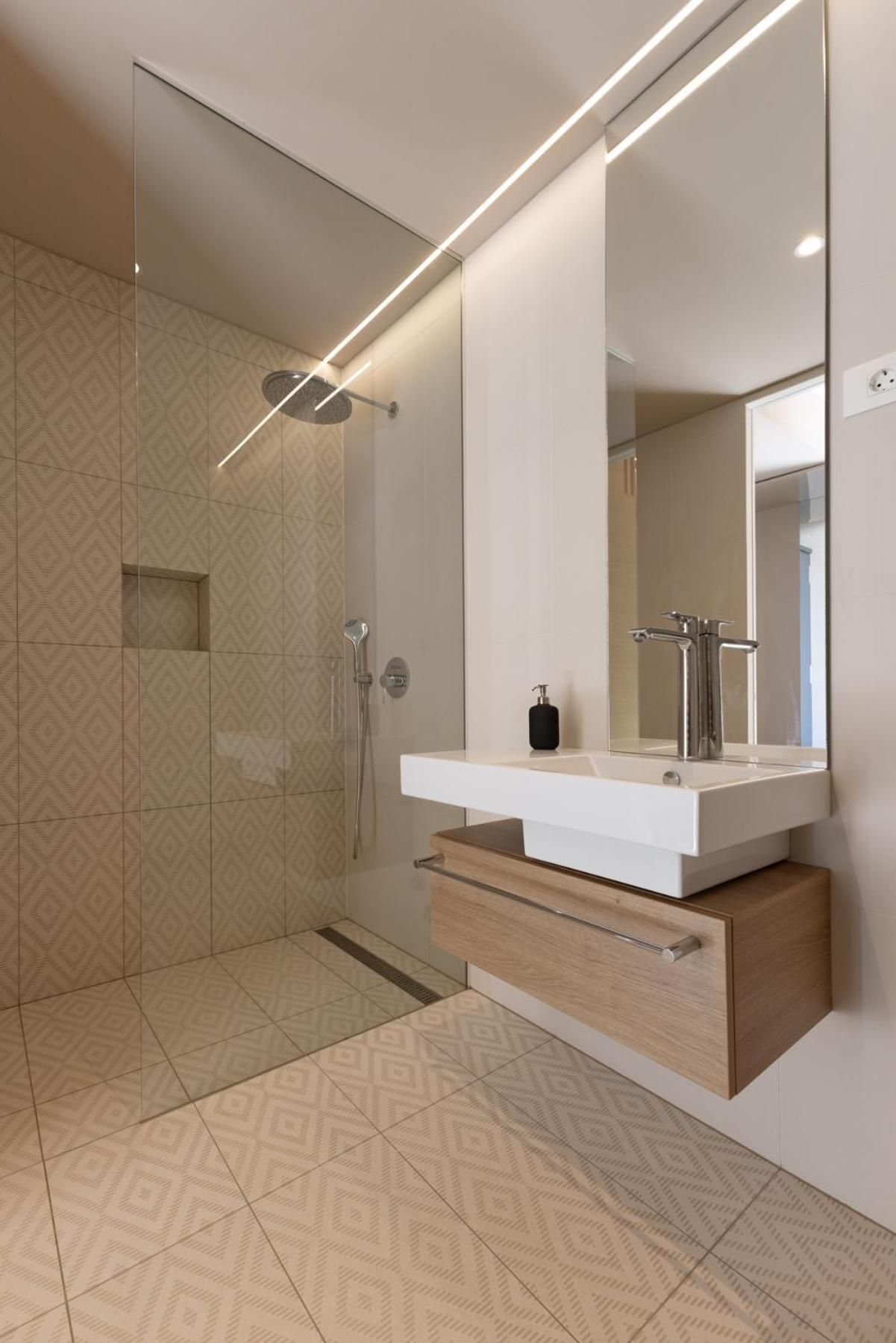 Apartmaji Guerila One-Bedroom Apartment 3