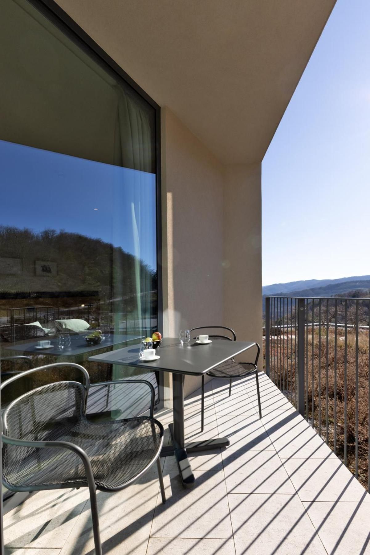 Apartmaji Guerila One-Bedroom Apartment 2