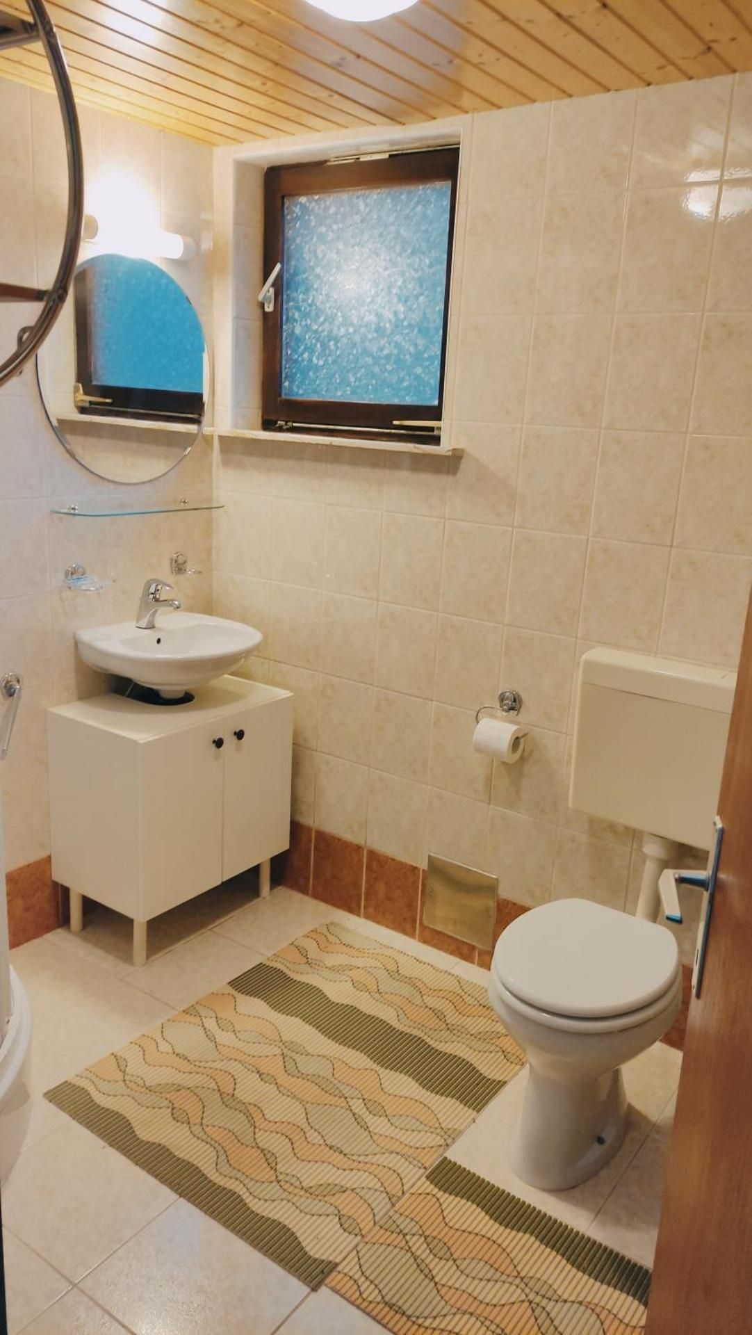 Alp House One-Bedroom Apartment 2