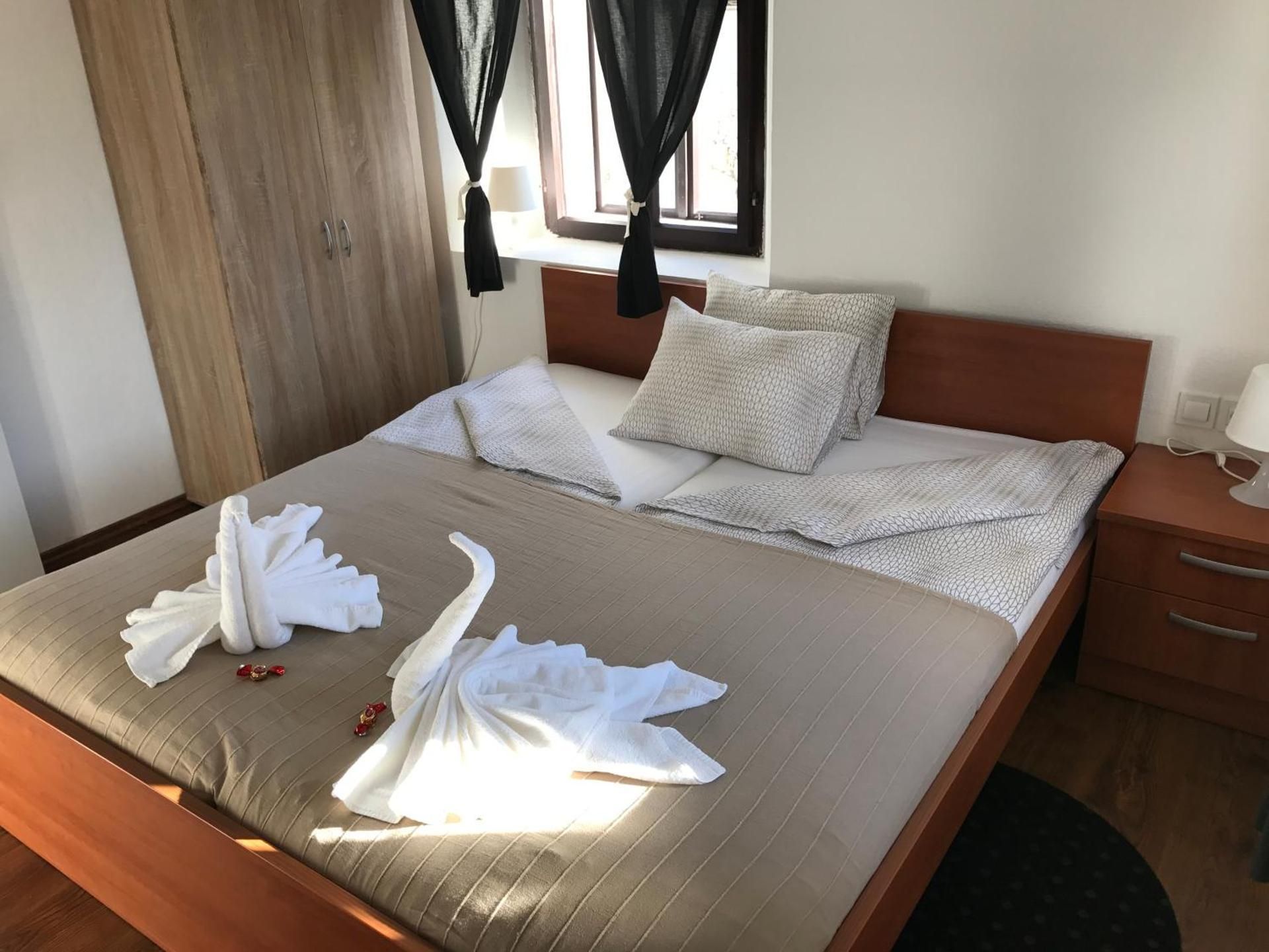 Apartment with Mountain View