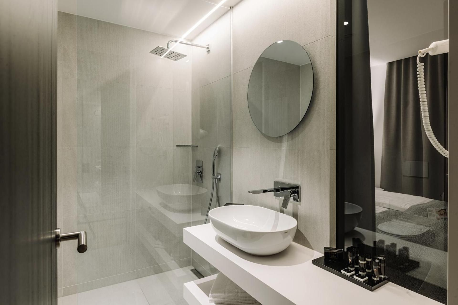 Hotel A plus Superior Twin Room with Parking 3