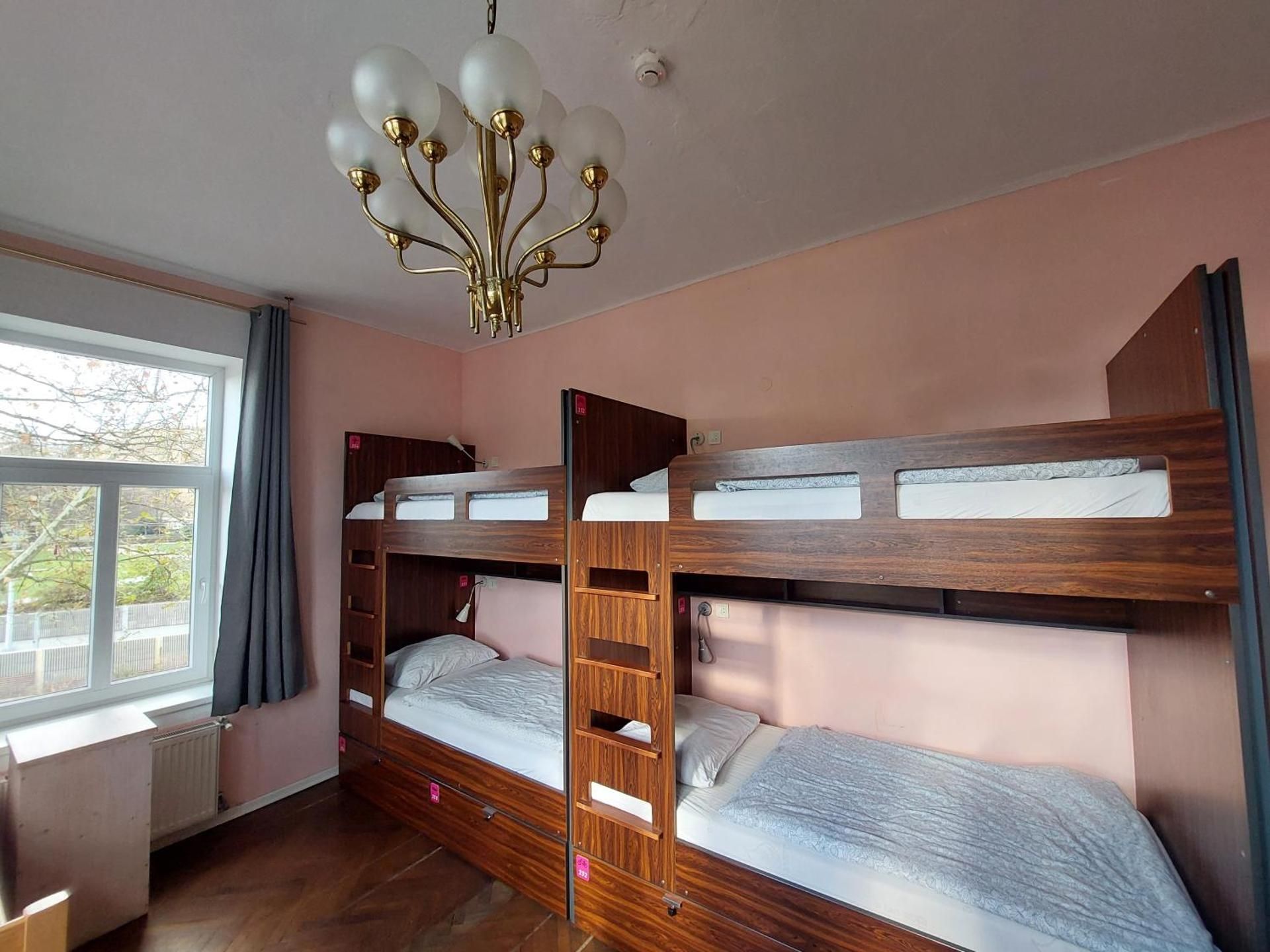 Single Bed in Mixed Dormitory Room