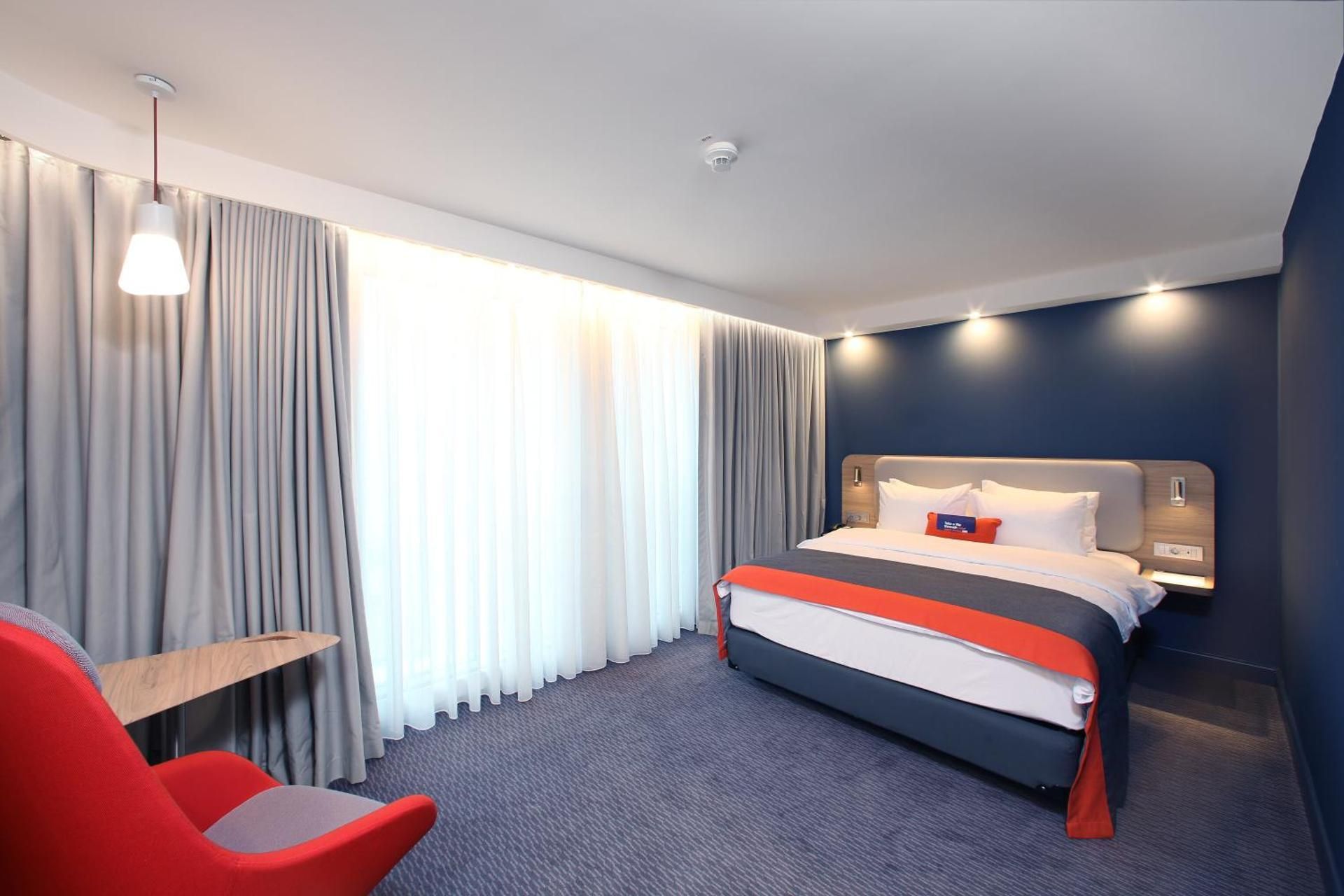 Standard Queen Room - Free Breakfast