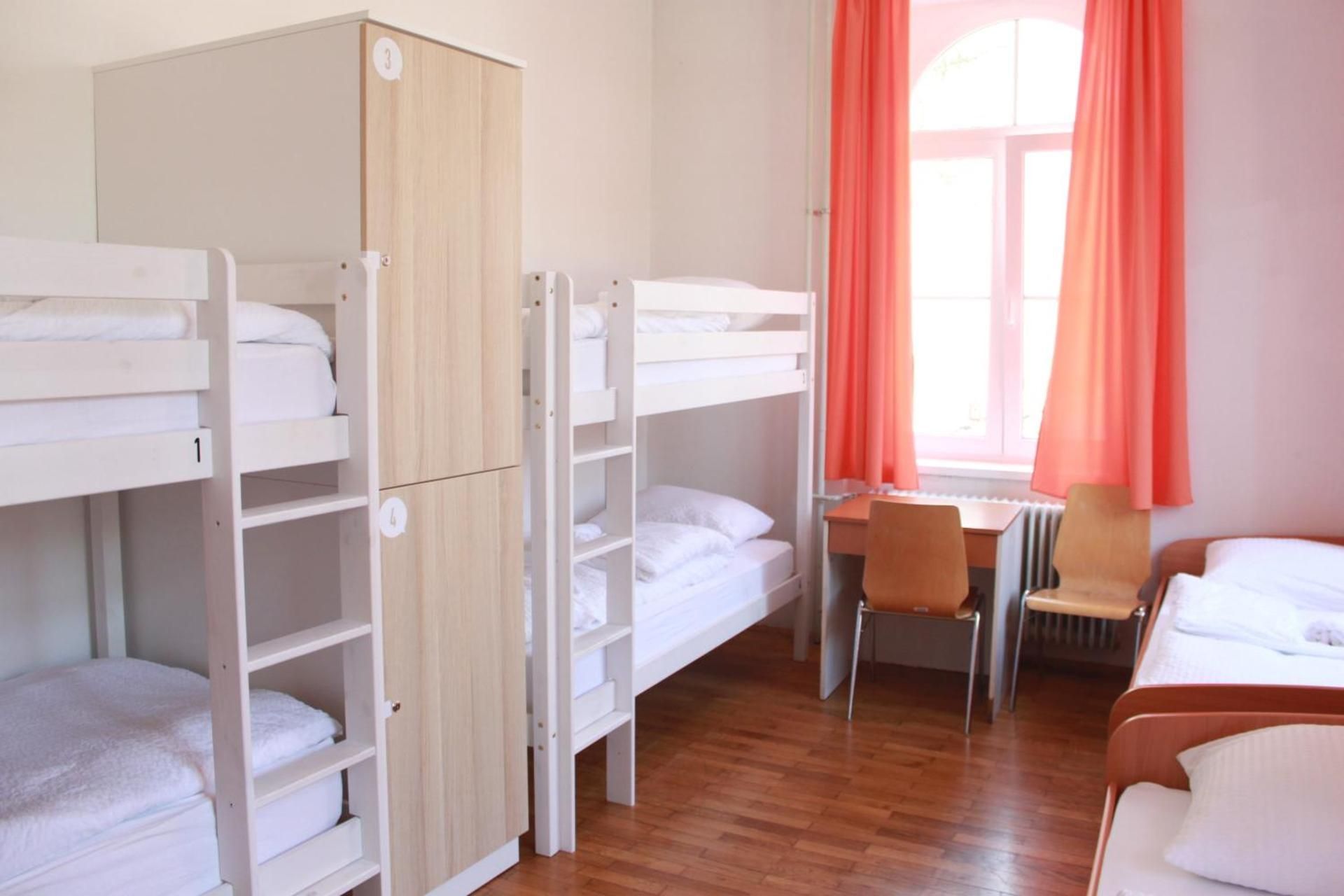 Bunk Bed in 6-Bed Mixed Dormitory Room