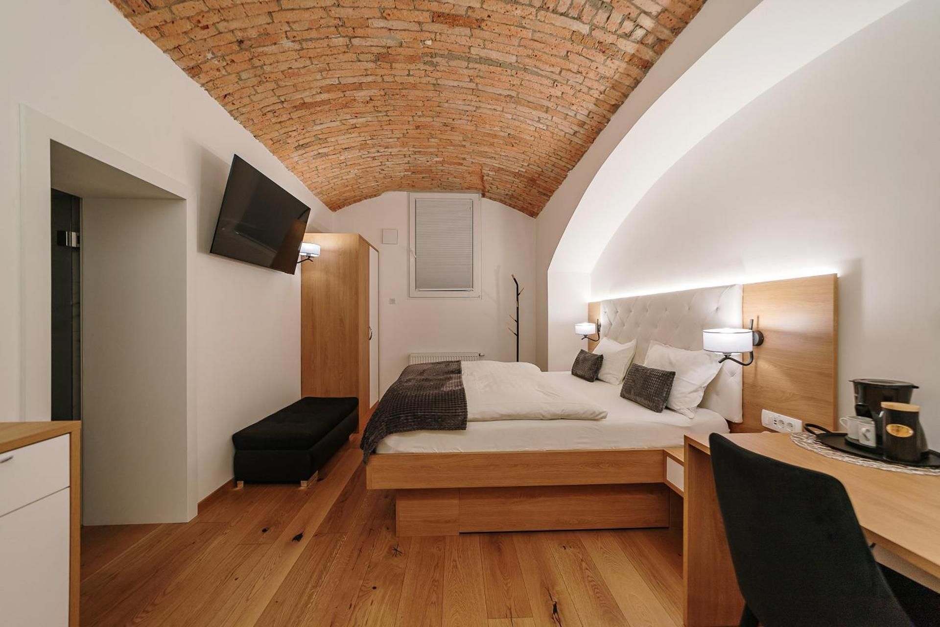 Superior Double Room - Basement